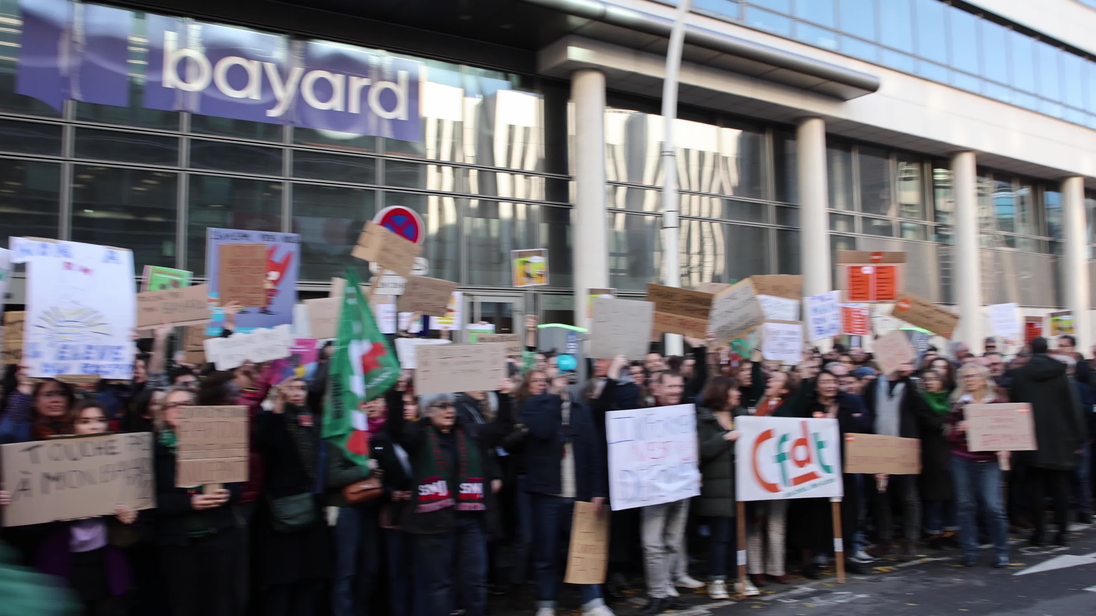 Employees of the Bayard press and publishing group on strike in Paris