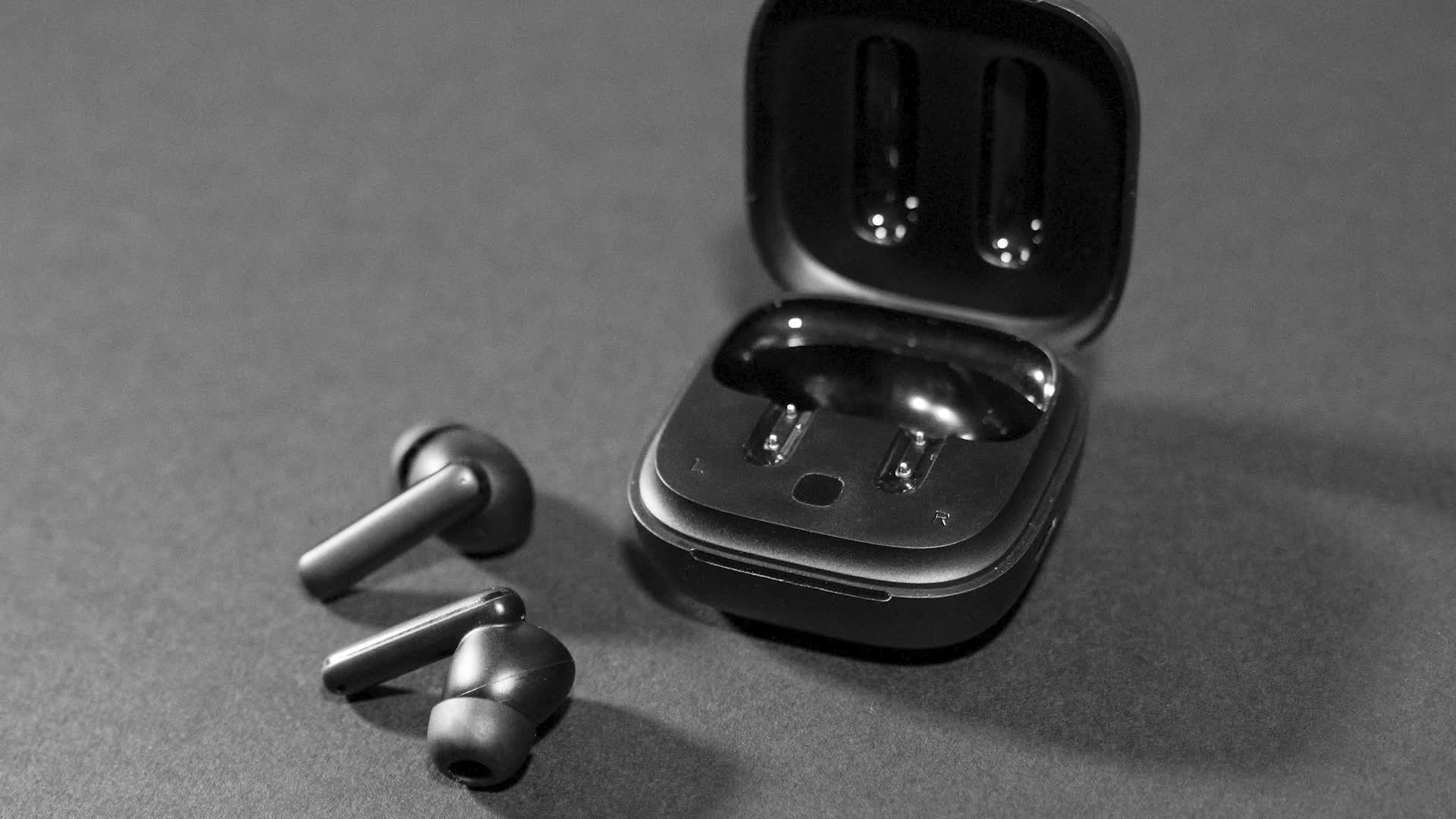 Black Wireless Headphones