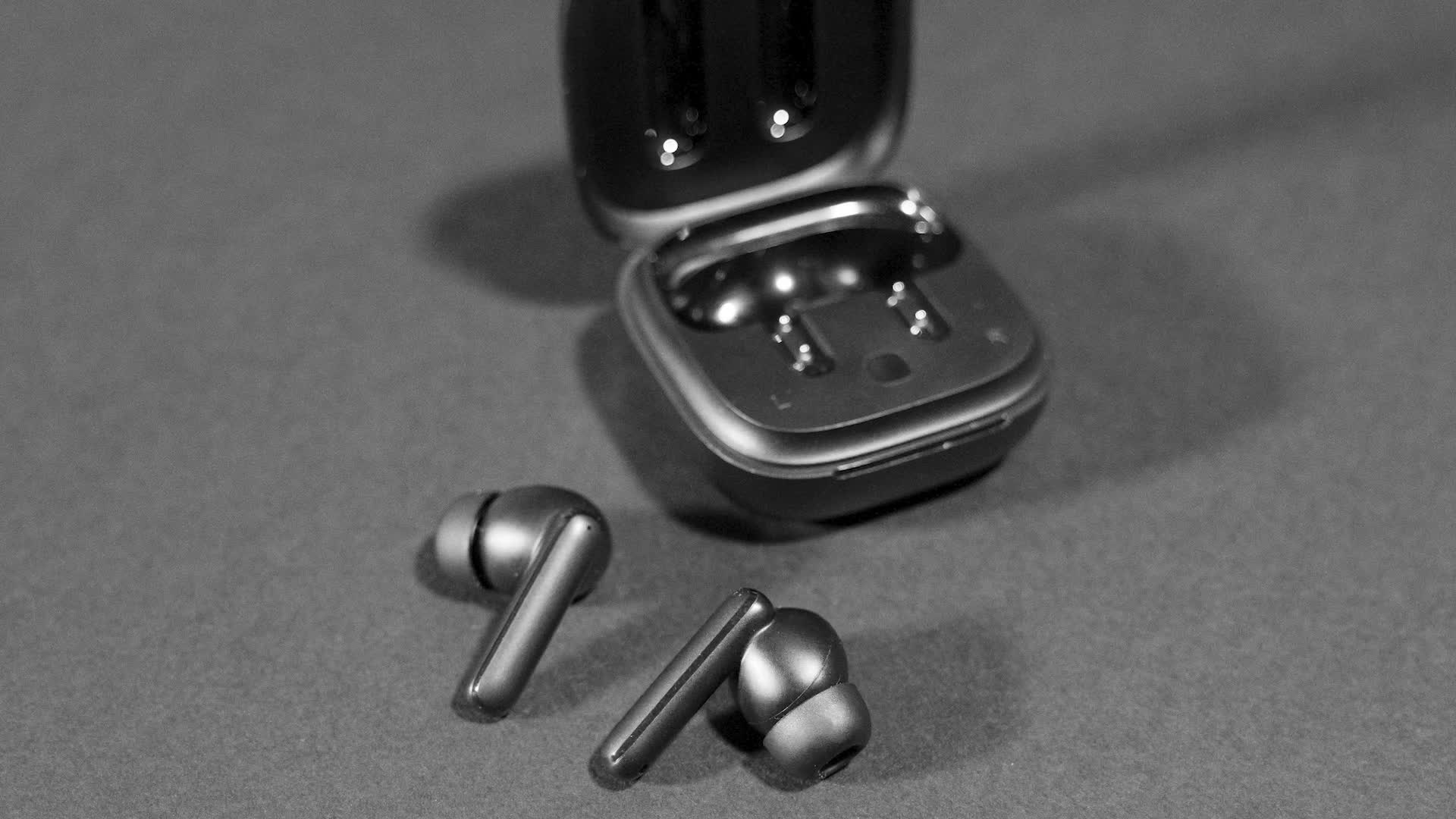 Black Wireless Headphones