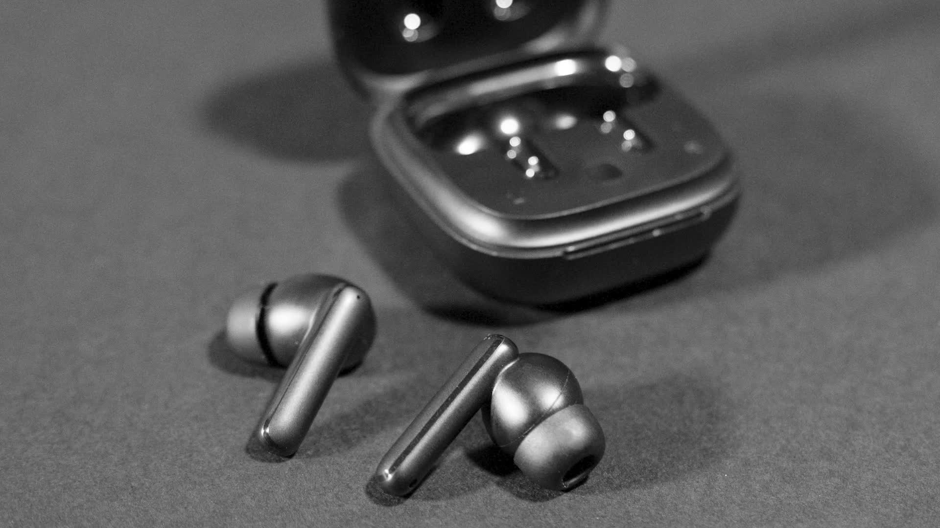 Black Wireless Headphones