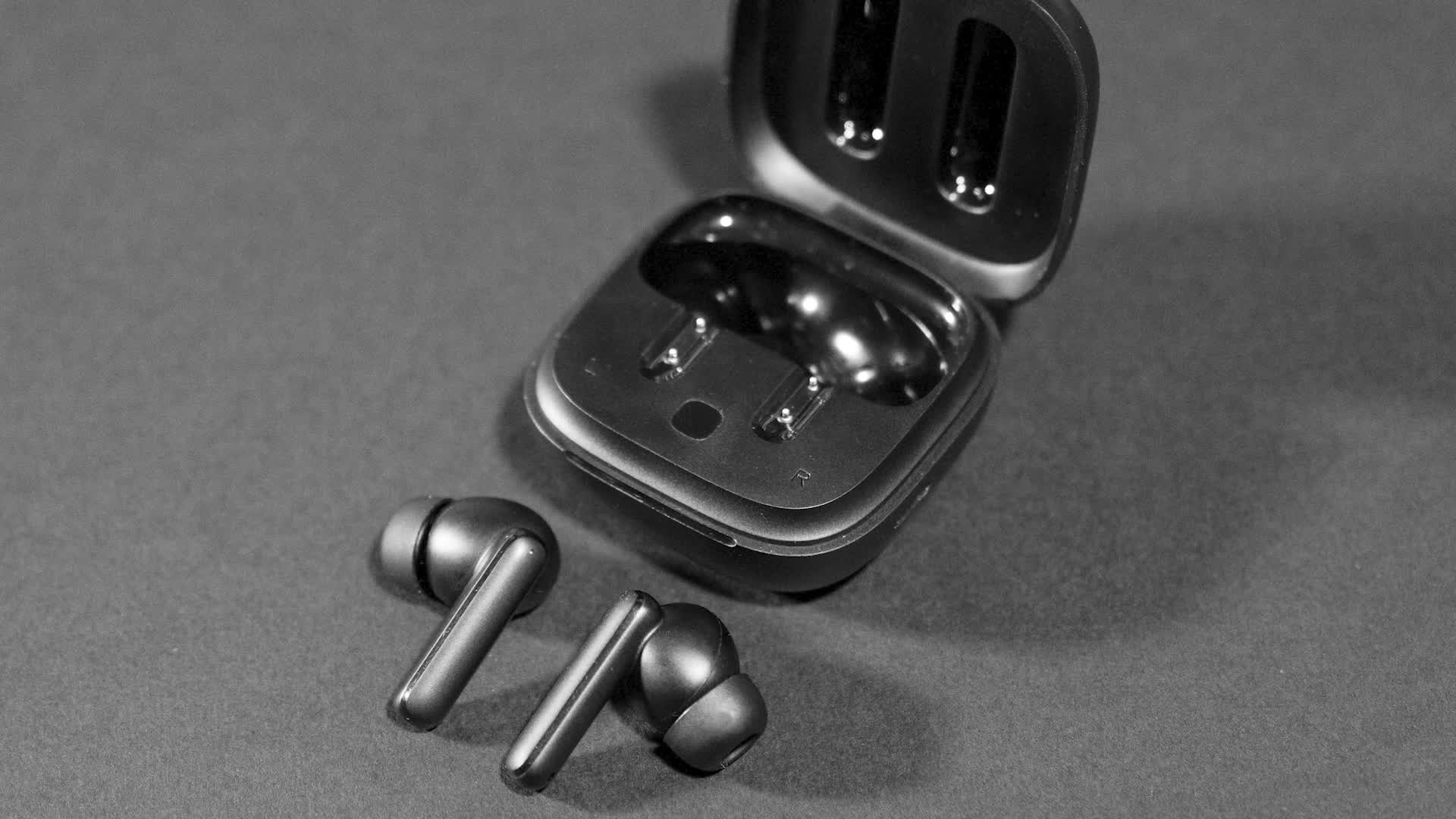 Black Wireless Headphones