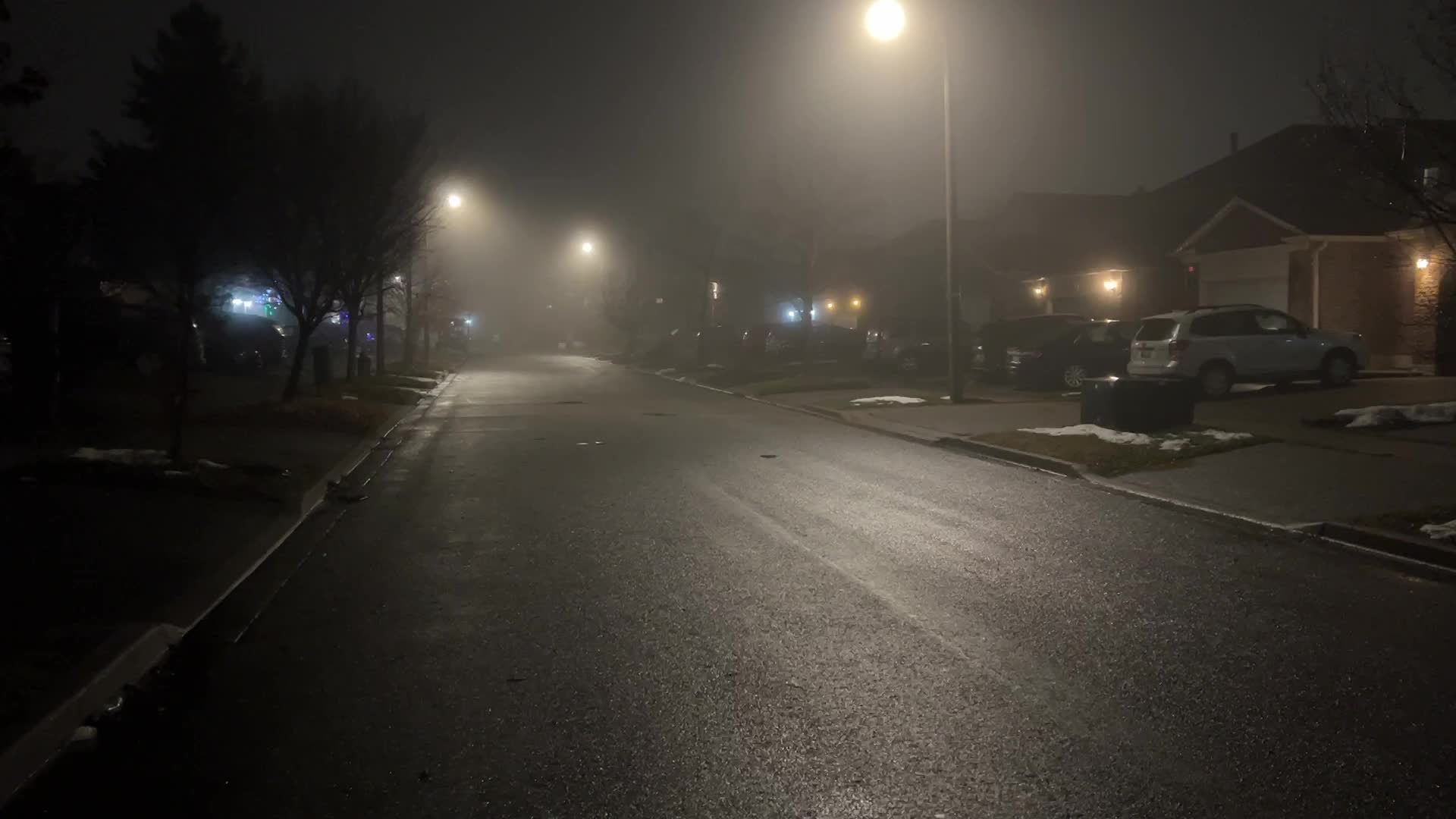 Fog causing near-zero visibility blankets Toronto, Canada