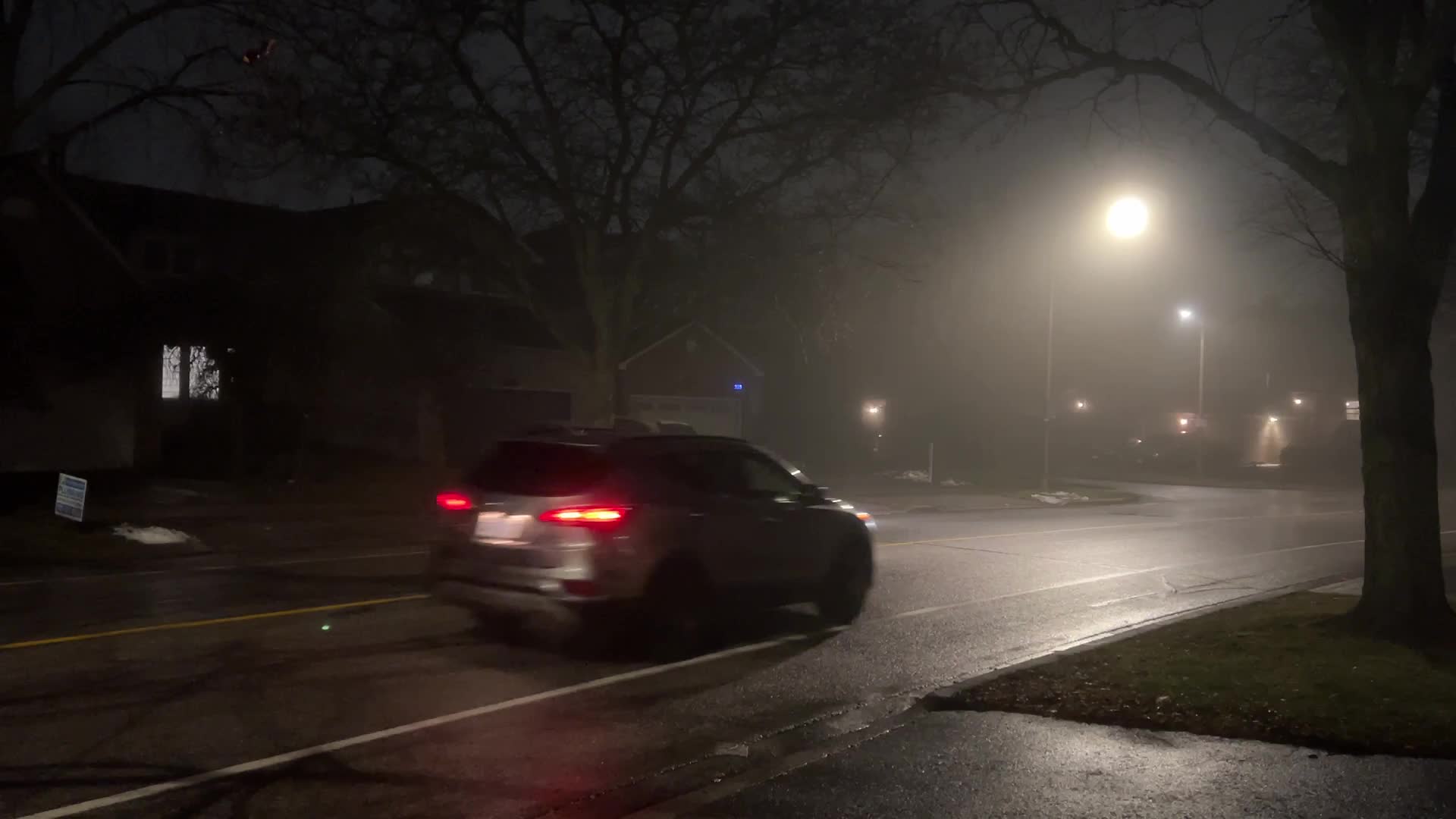 Fog causing near-zero visibility blankets Toronto, Canada
