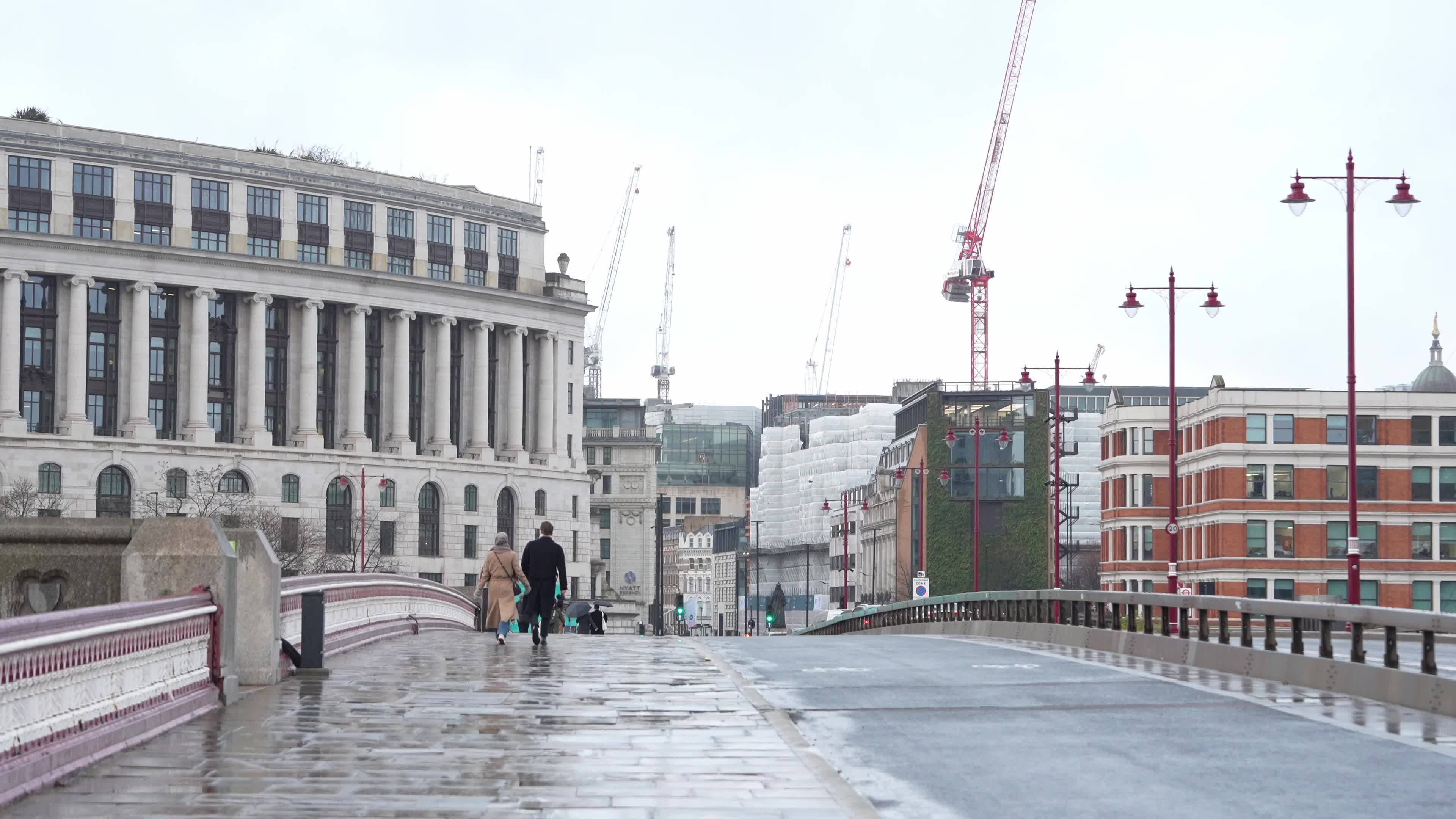 Storm Darragh Hits London with Heavy Winds and Rain