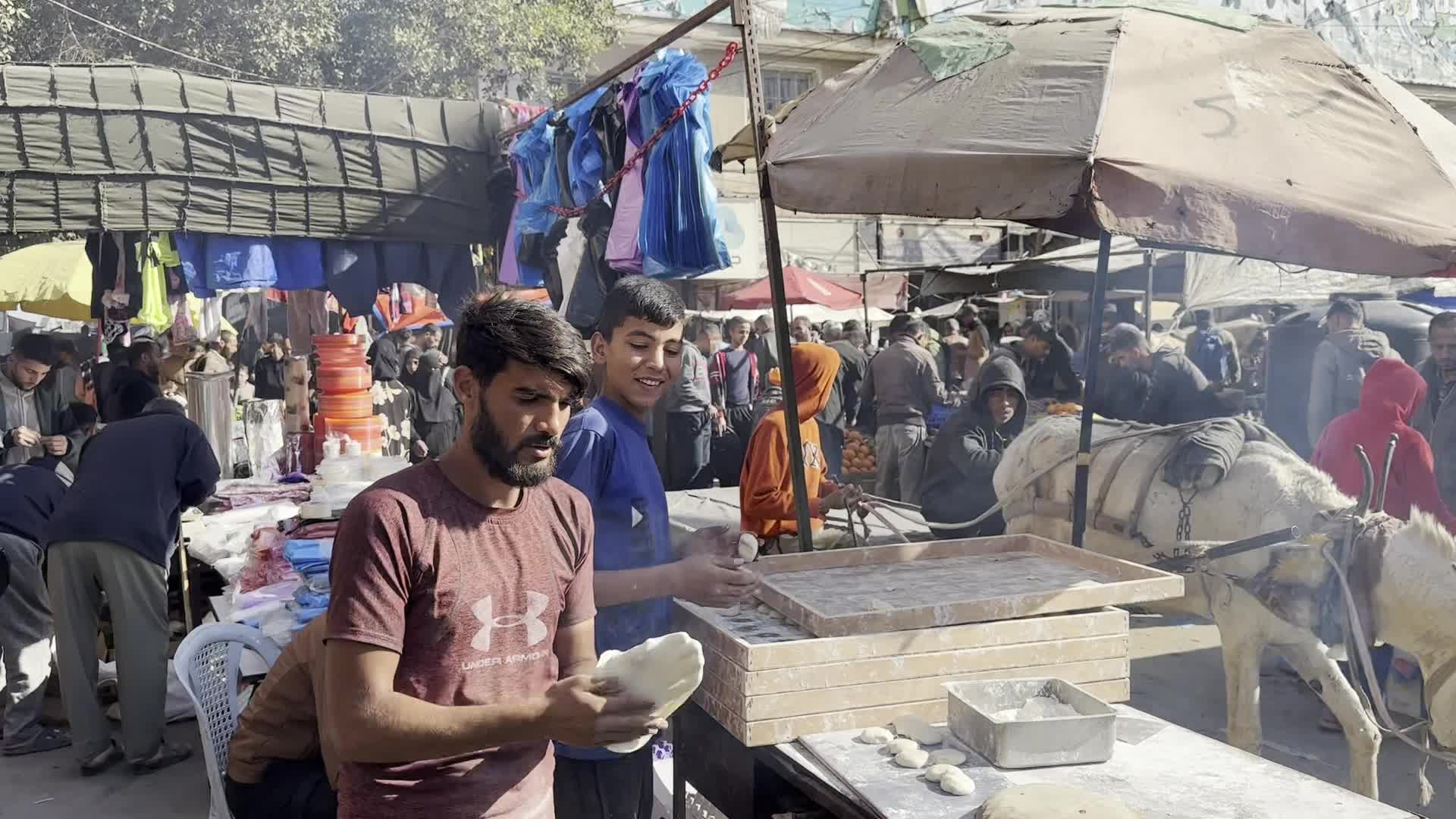 Residents Shop for Vegetables in Deir al-Balah Amid Ongoing Gaza Conflict