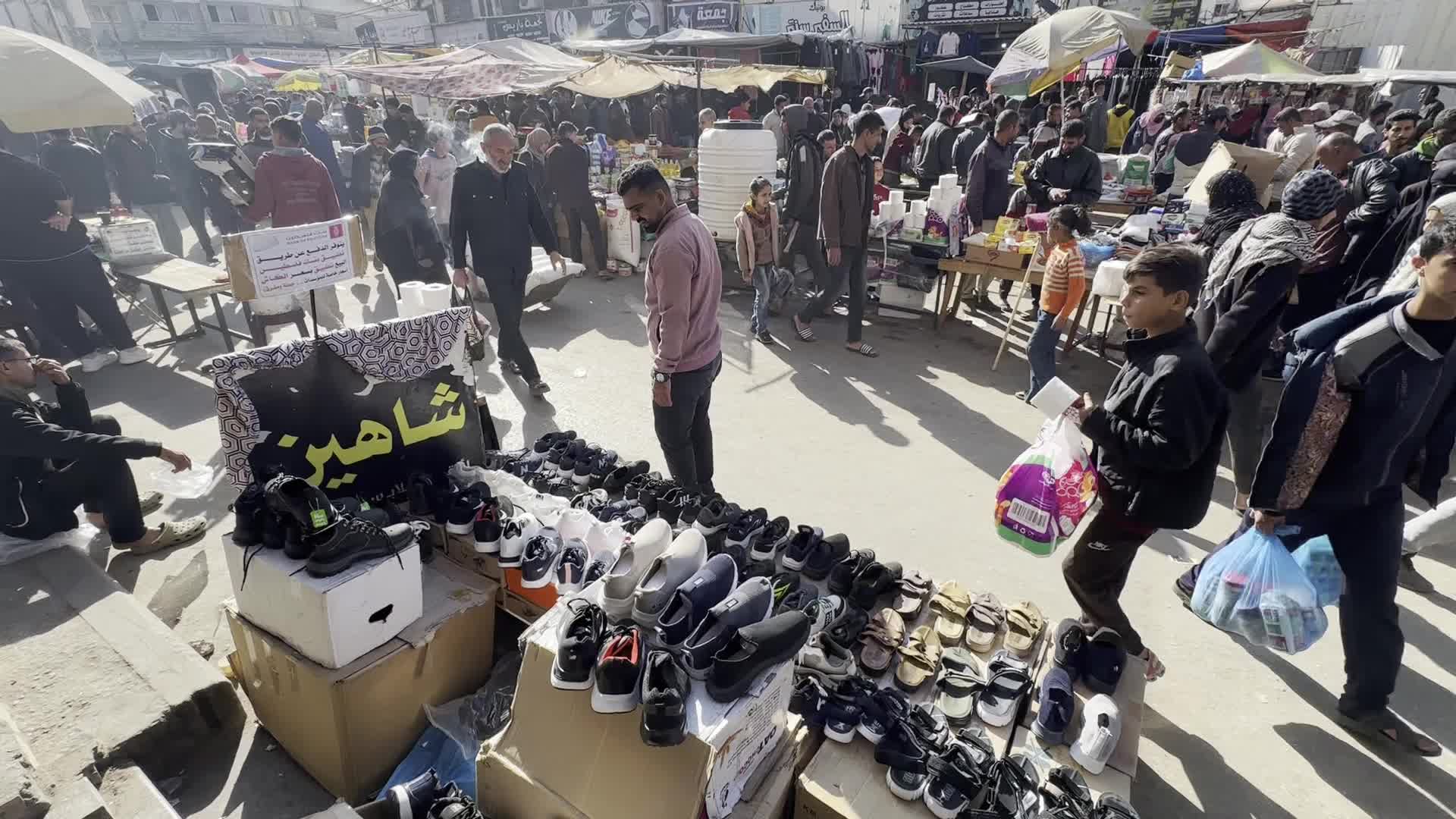 Residents Shop for Vegetables in Deir al-Balah Amid Ongoing Gaza Conflict