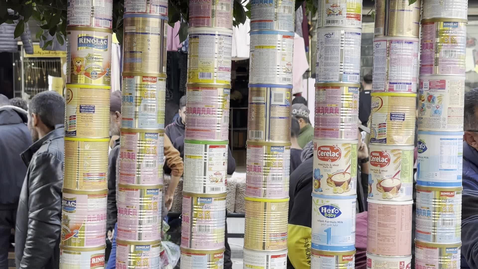 Residents Shop for Vegetables in Deir al-Balah Amid Ongoing Gaza Conflict