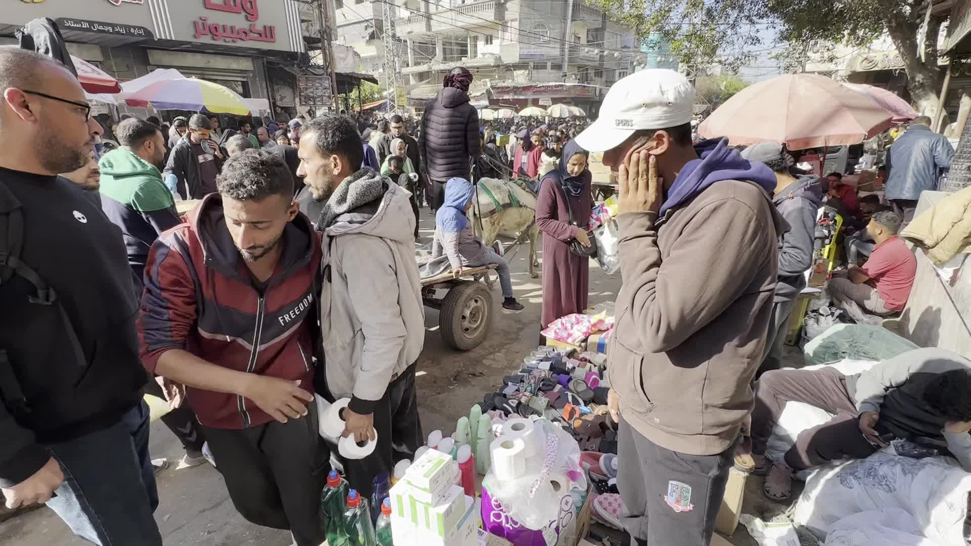 Residents Shop for Vegetables in Deir al-Balah Amid Ongoing Gaza Conflict