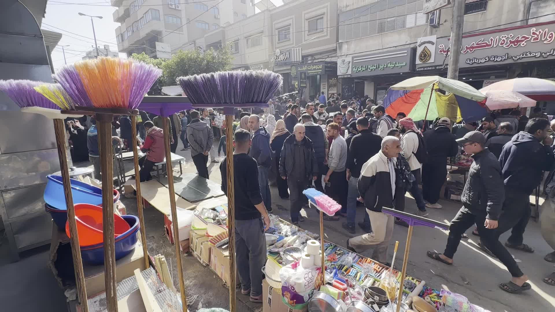 Residents Shop for Vegetables in Deir al-Balah Amid Ongoing Gaza Conflict