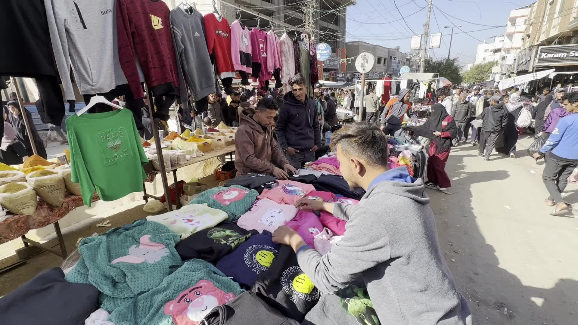 Residents Shop for Vegetables in Deir al-Balah Amid Ongoing Gaza Conflict