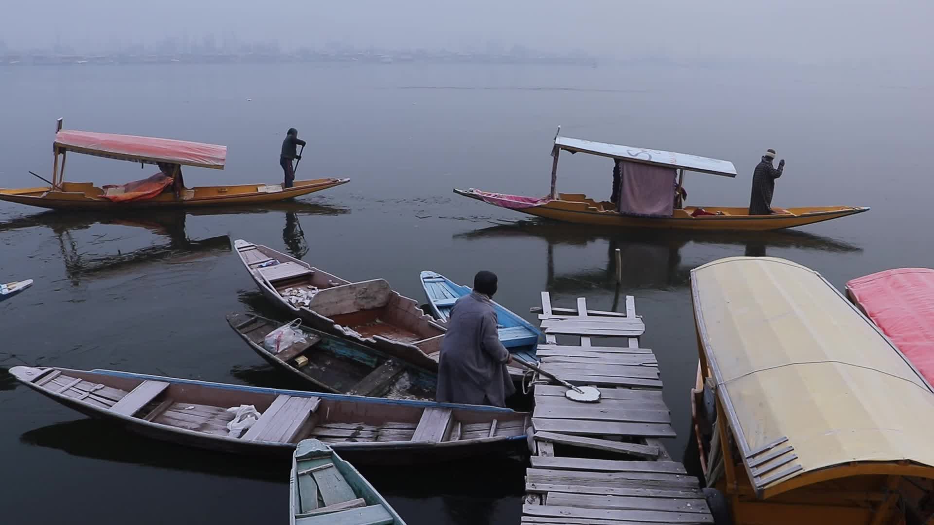 Kashmir Shivers Amid Severe Cold Wave