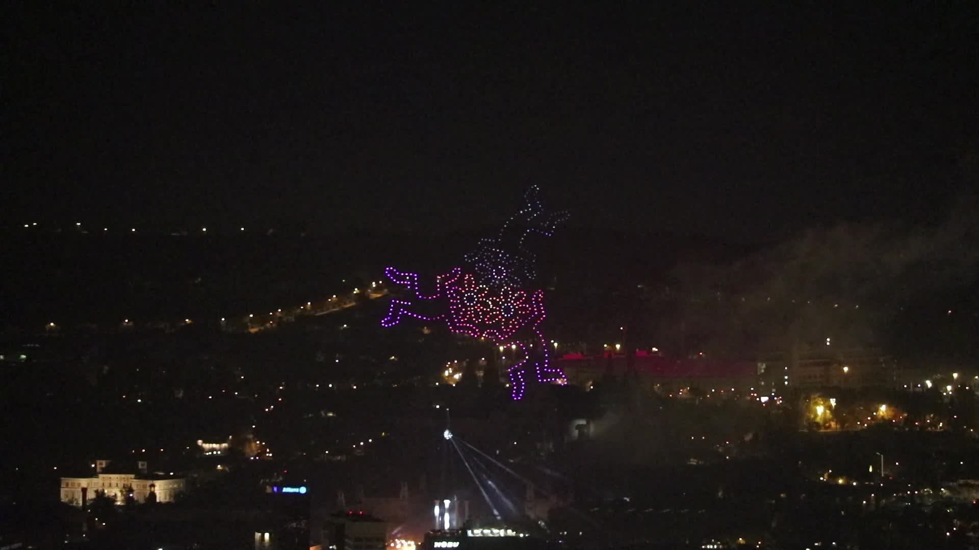 Barcelona welcomes 2025 with a drone and fireworks show