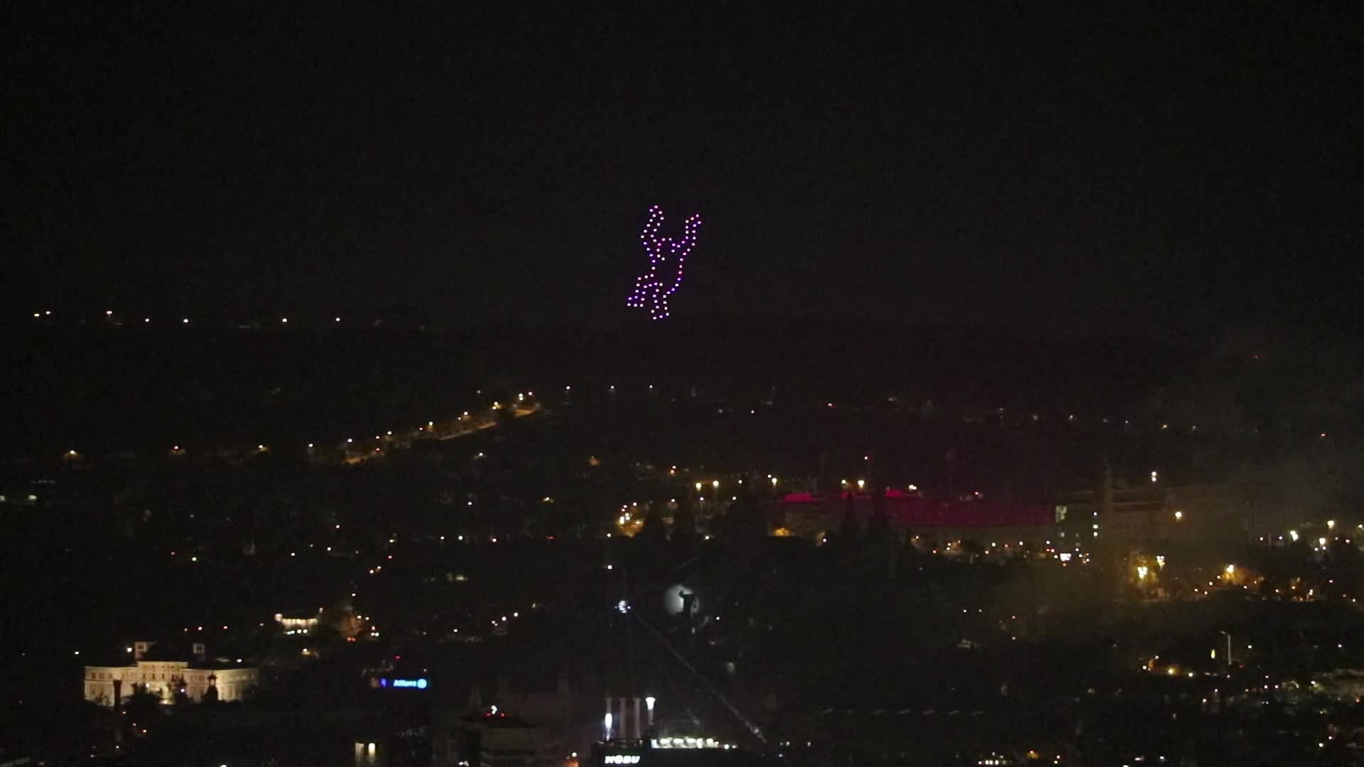 Barcelona welcomes 2025 with a drone and fireworks show