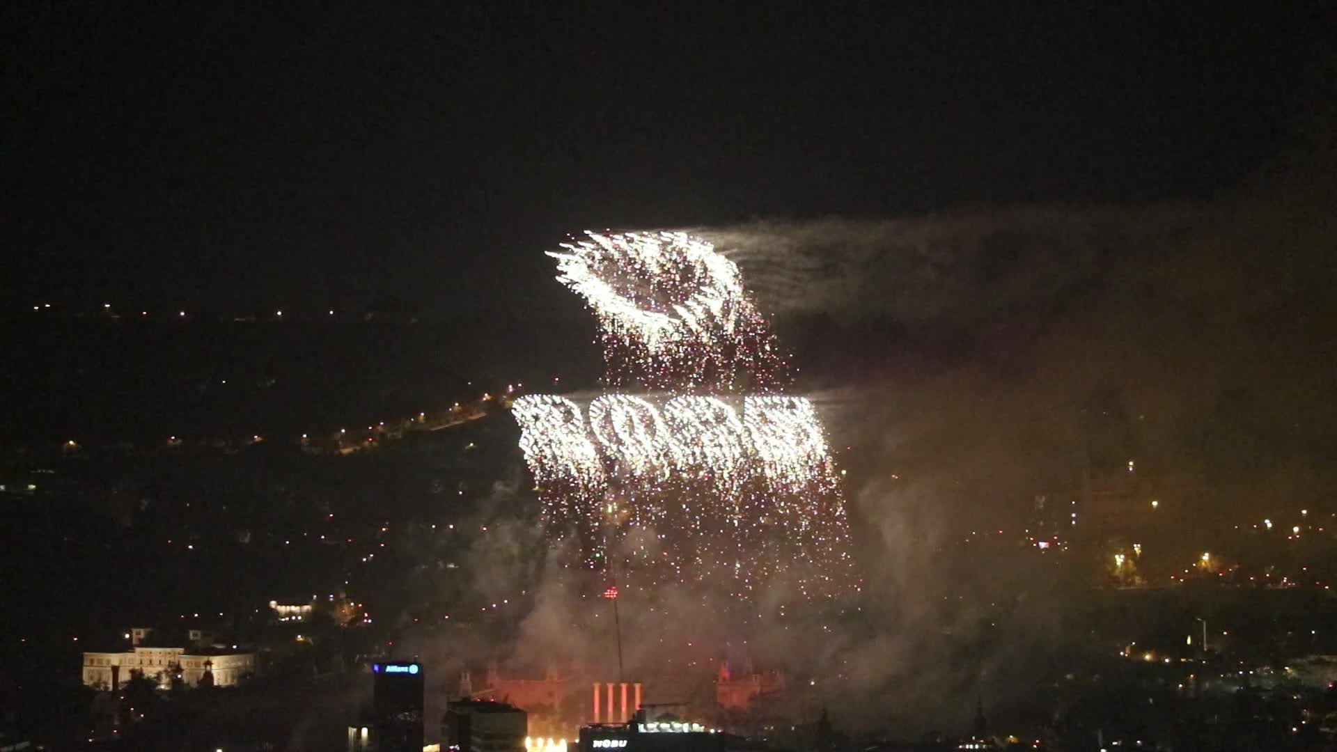 Barcelona welcomes 2025 with a drone and fireworks show