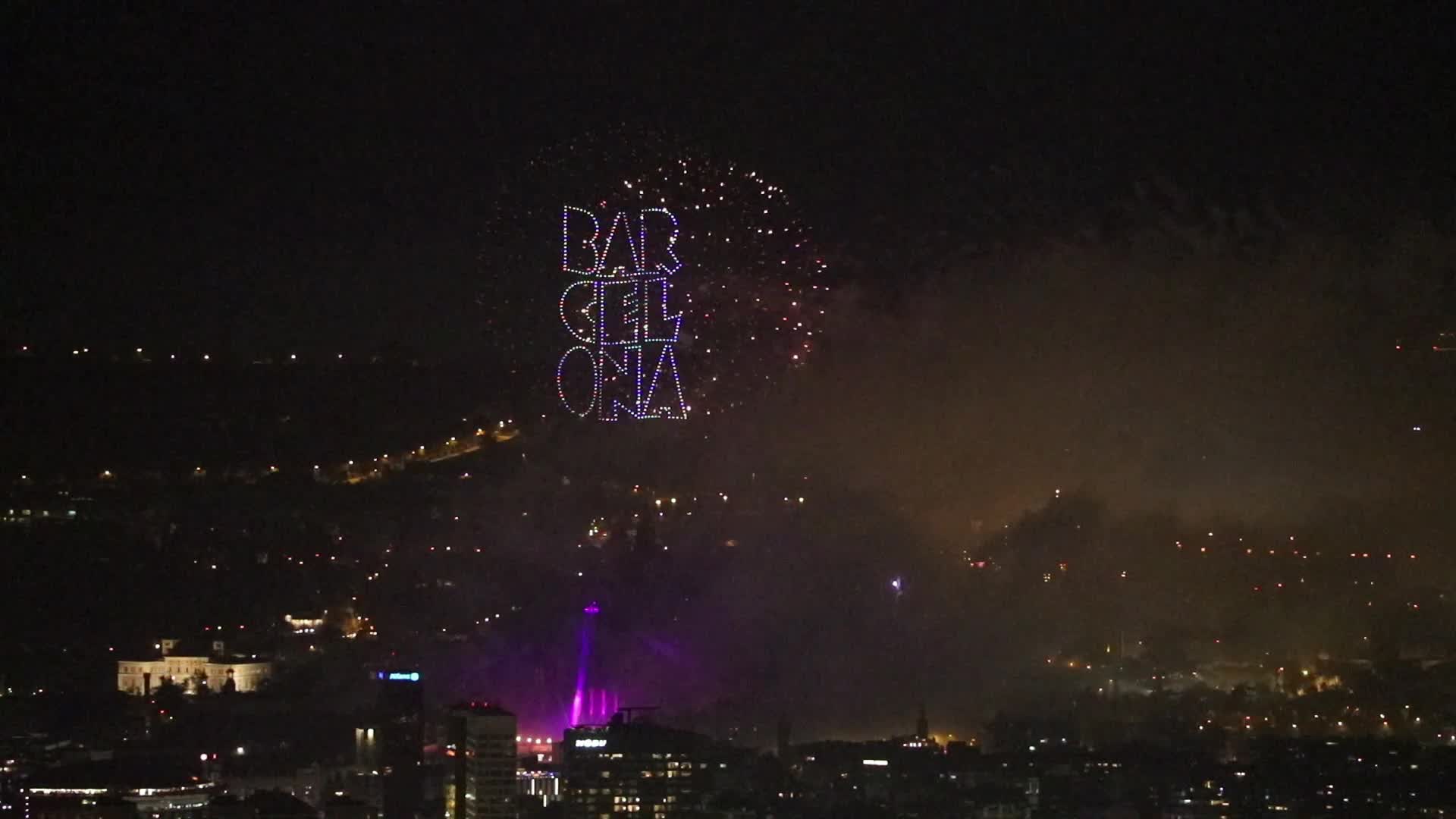 Barcelona welcomes 2025 with a drone and fireworks show