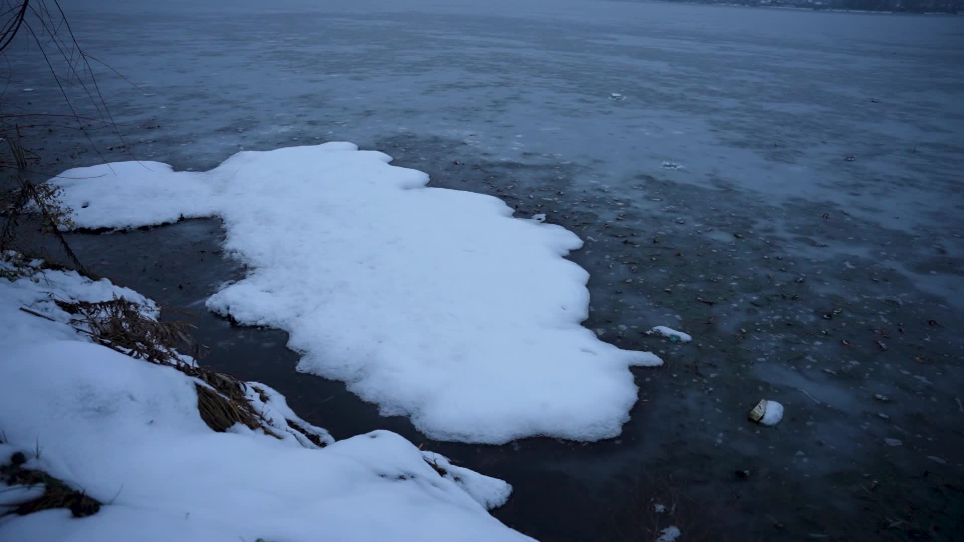 Severe cold wave in Srinagar, India - 01 Jan 2025