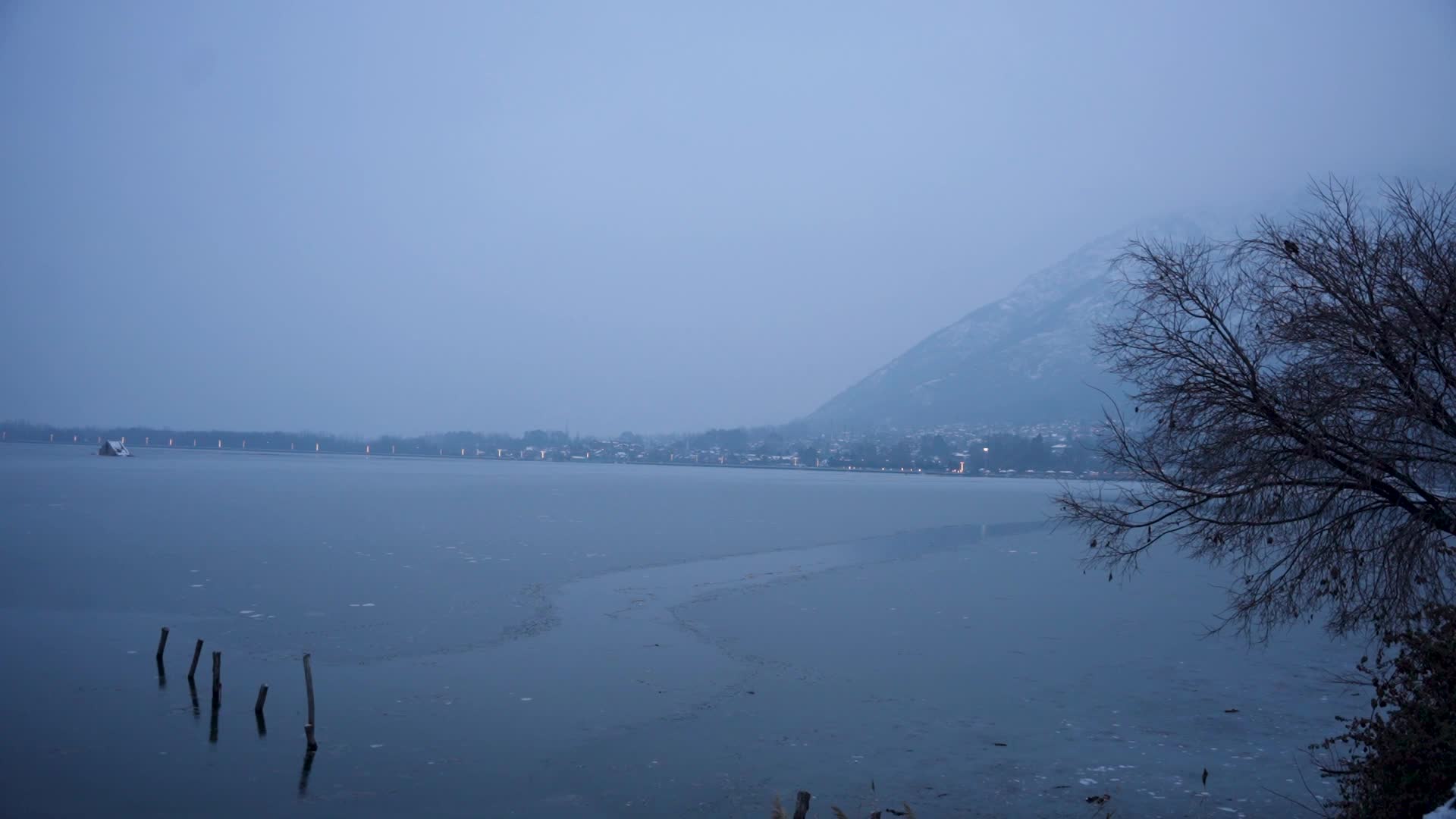 Severe cold wave in Srinagar, India - 01 Jan 2025
