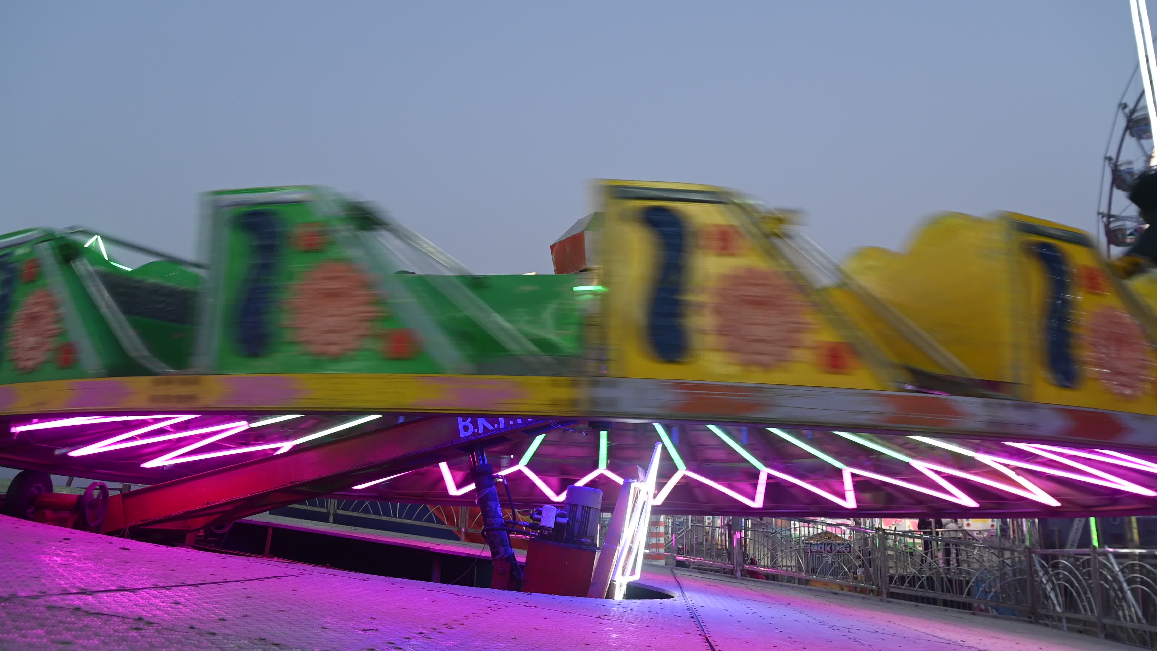 Tora Tora ride - Amusement park - Village fair 