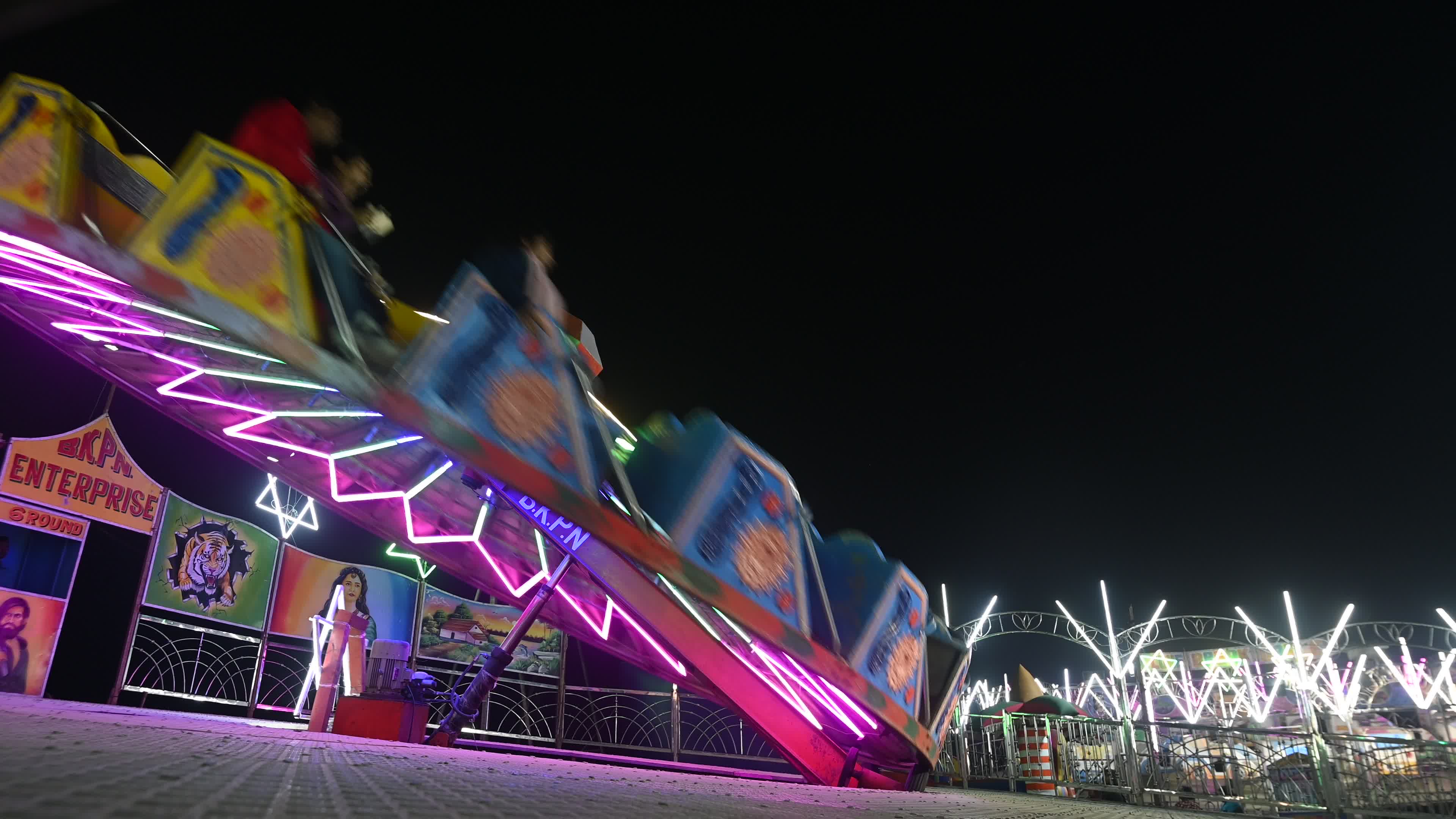 Tora Tora ride - Amusement park - Village fair 