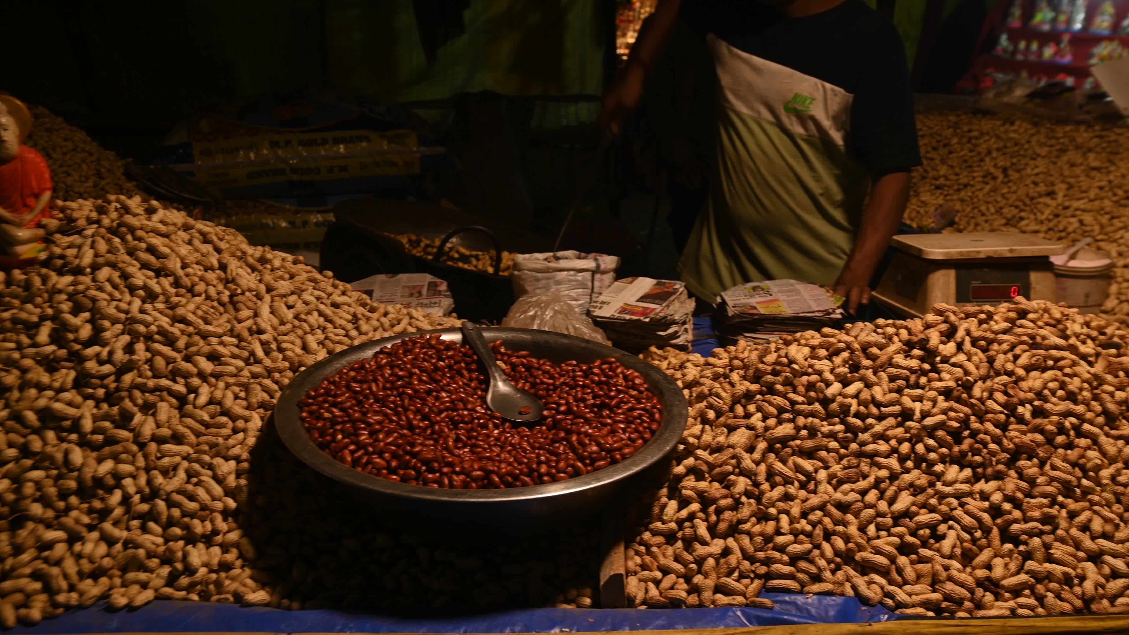 Hot Roasted Peanuts For Sale
