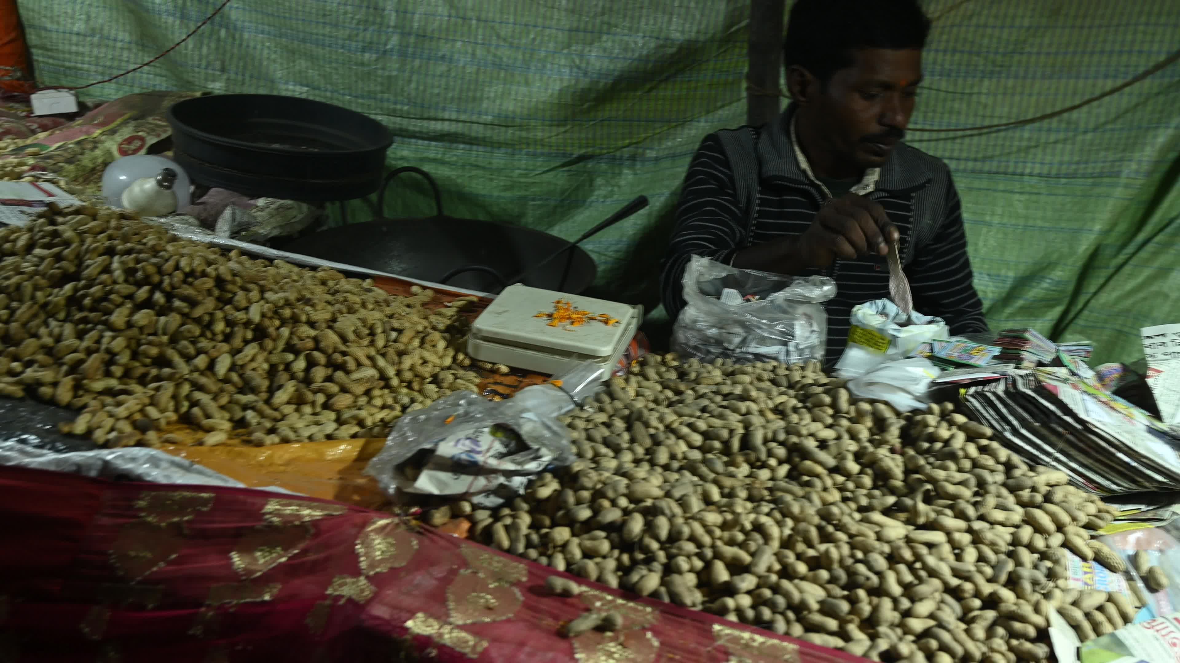 Hot Roasted Peanuts For Sale
