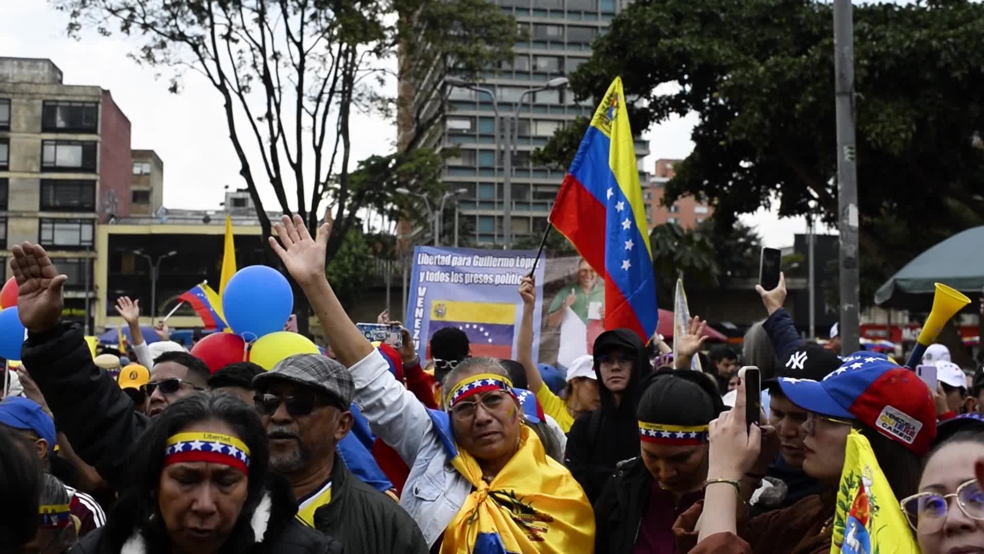 Venezuelans in Colombia Demonstrate Against Presidential Inauguration