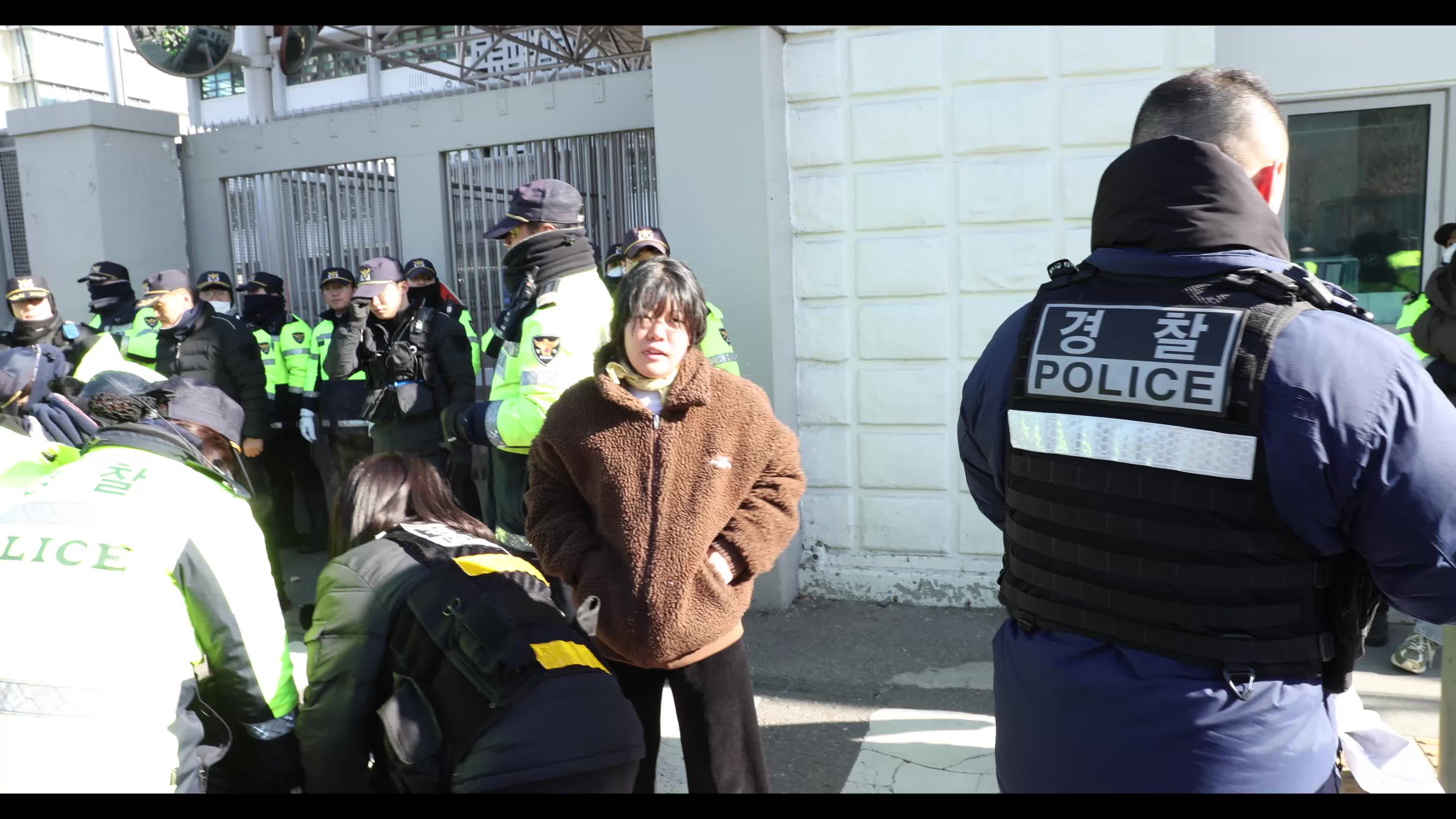 South Korean Students Protest Outside U.S. Embassy, Demand Apology