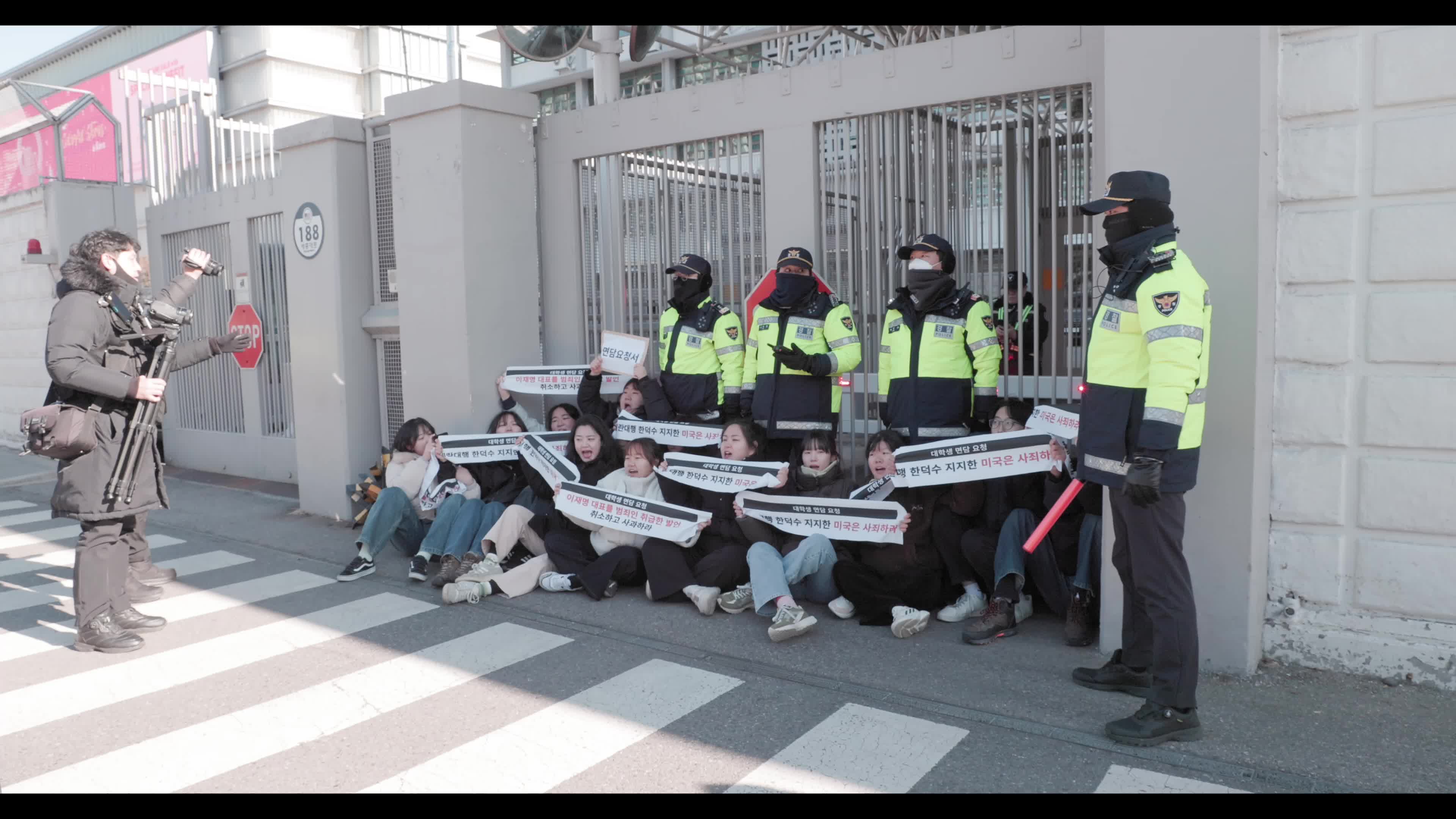 South Korean Students Protest Outside U.S. Embassy, Demand Apology