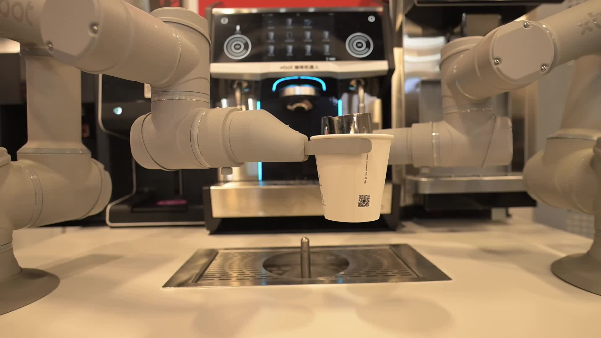 Xbot's Robot Barista Creates Latte Art at CES 2025