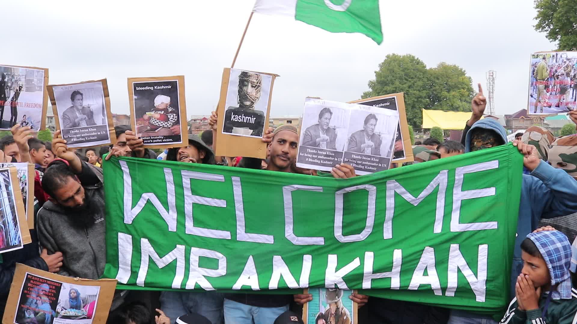 Protests after Friday prayers in Srinagar, India 