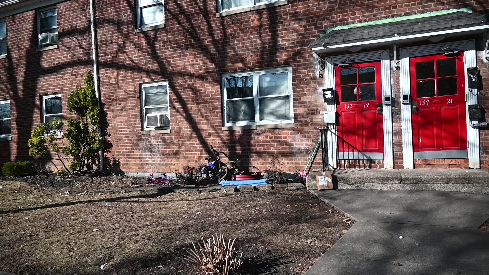 Body Of Man Found Stuffed In Garbage Bags In An Apartment In Kew Gardens Hills Queens New York City