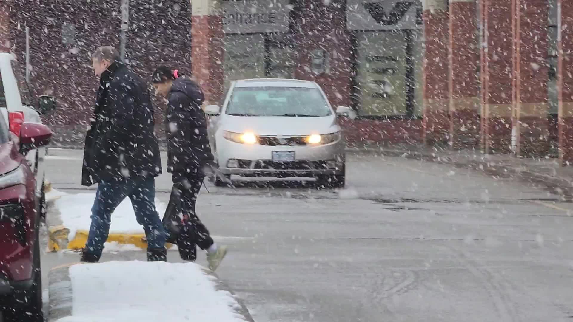 Heavy wet snow falling in Toronto, Canada