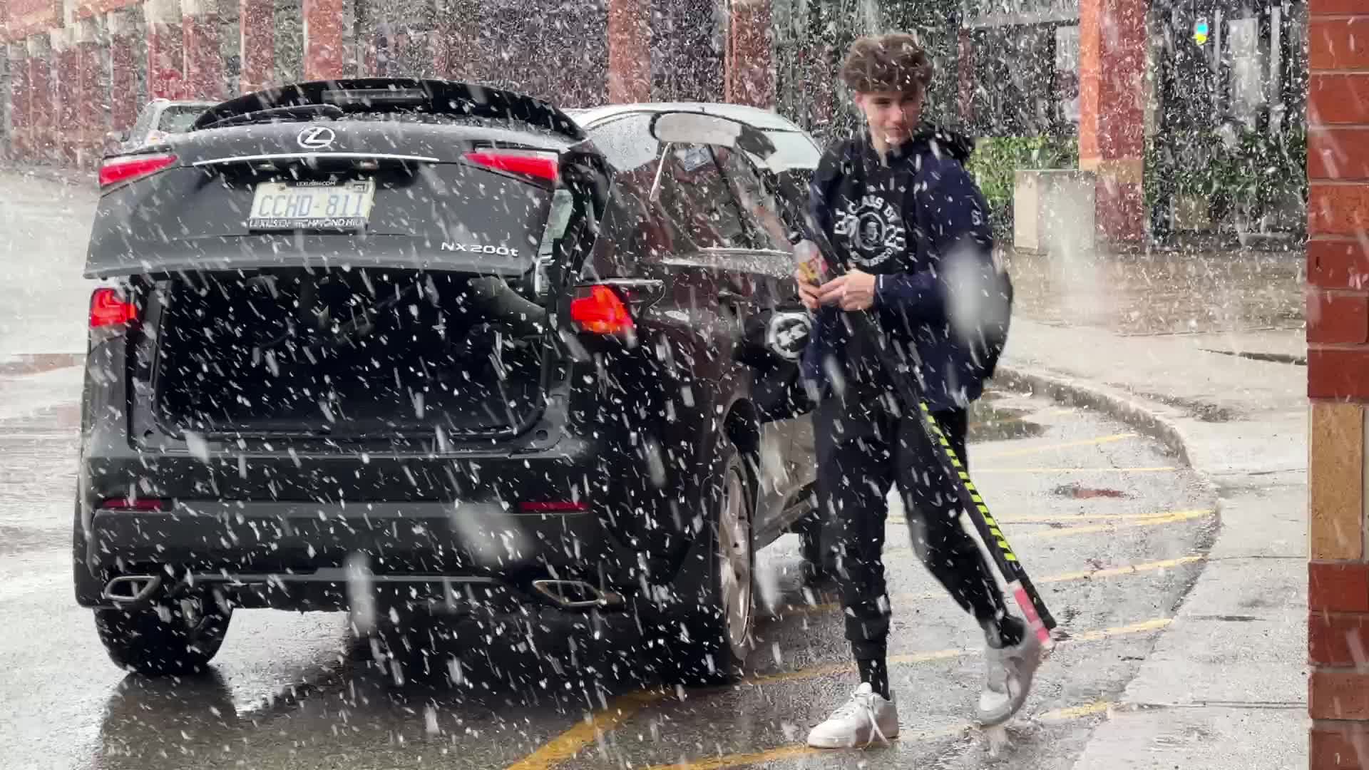 Heavy wet snow falling in Toronto, Canada