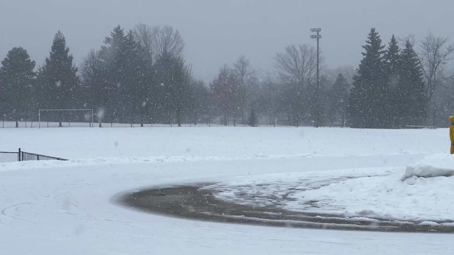 Heavy wet snow falling in Toronto, Canada