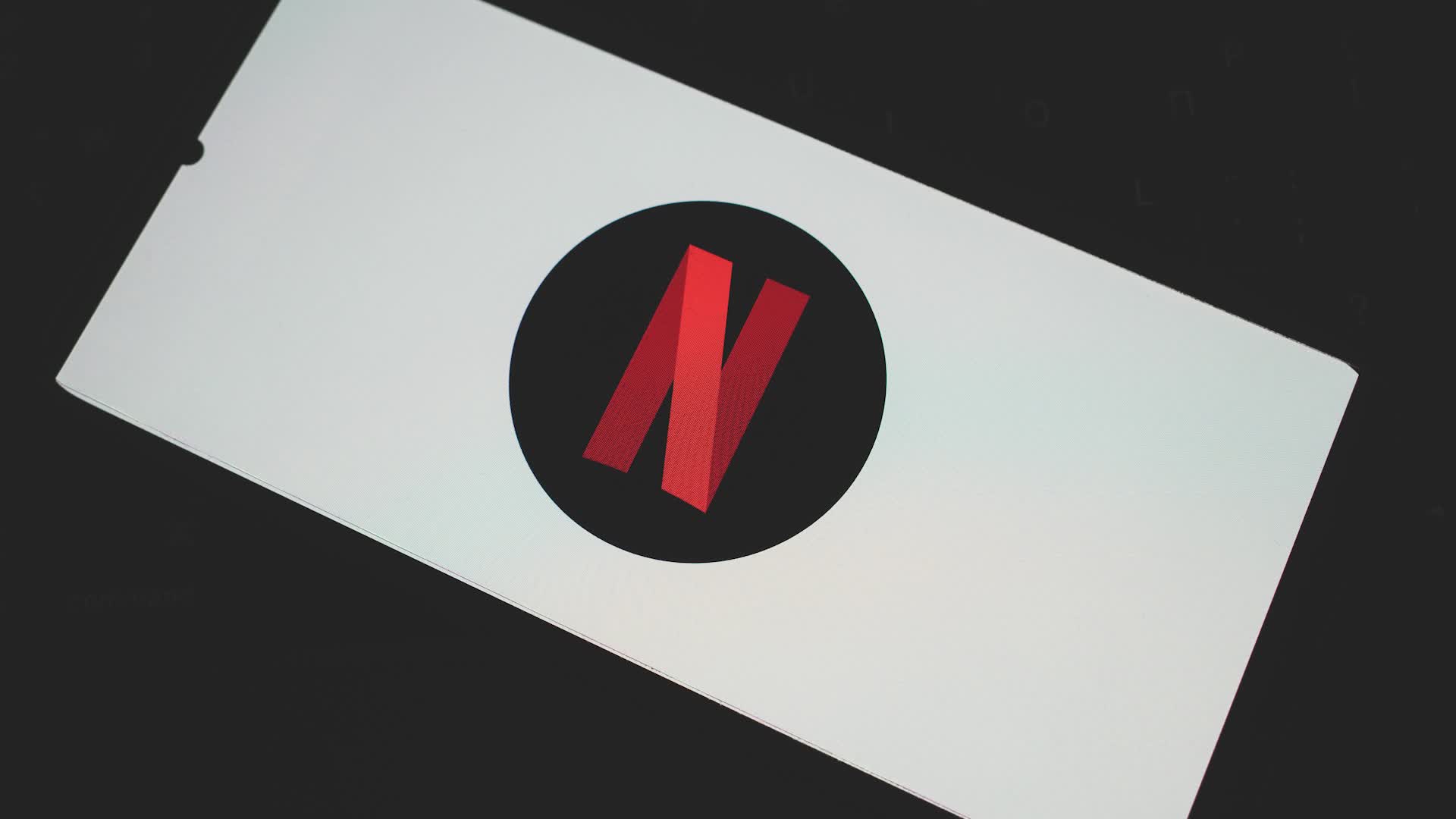 Netflix Revenue Climbs 16% in Q4, Surpassing Analyst Expectations