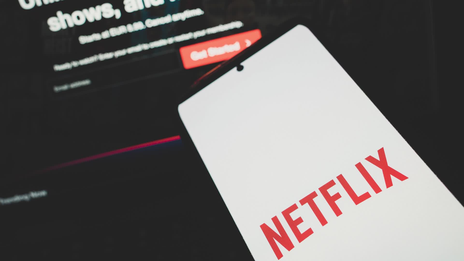 Netflix Revenue Climbs 16% in Q4, Surpassing Analyst Expectations
