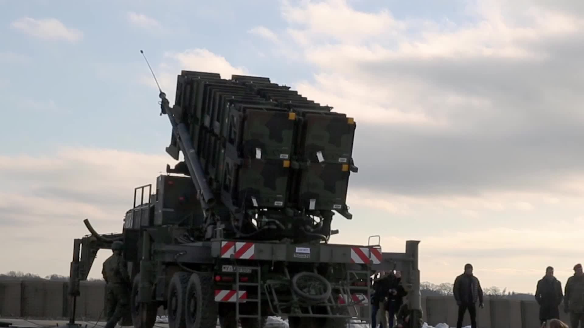 German Minister of Defence visits German soldiers stationed in Poland 