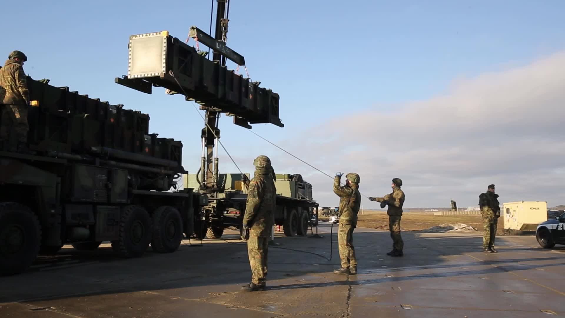 German Minister of Defence visits German soldiers stationed in Poland 
