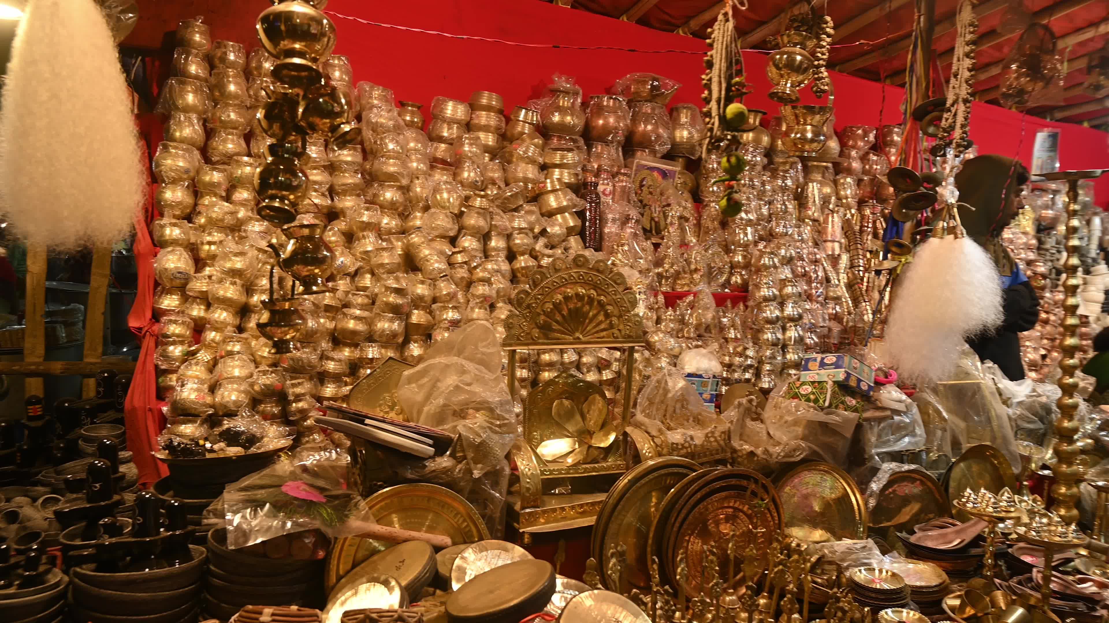 Metal utensils shop 