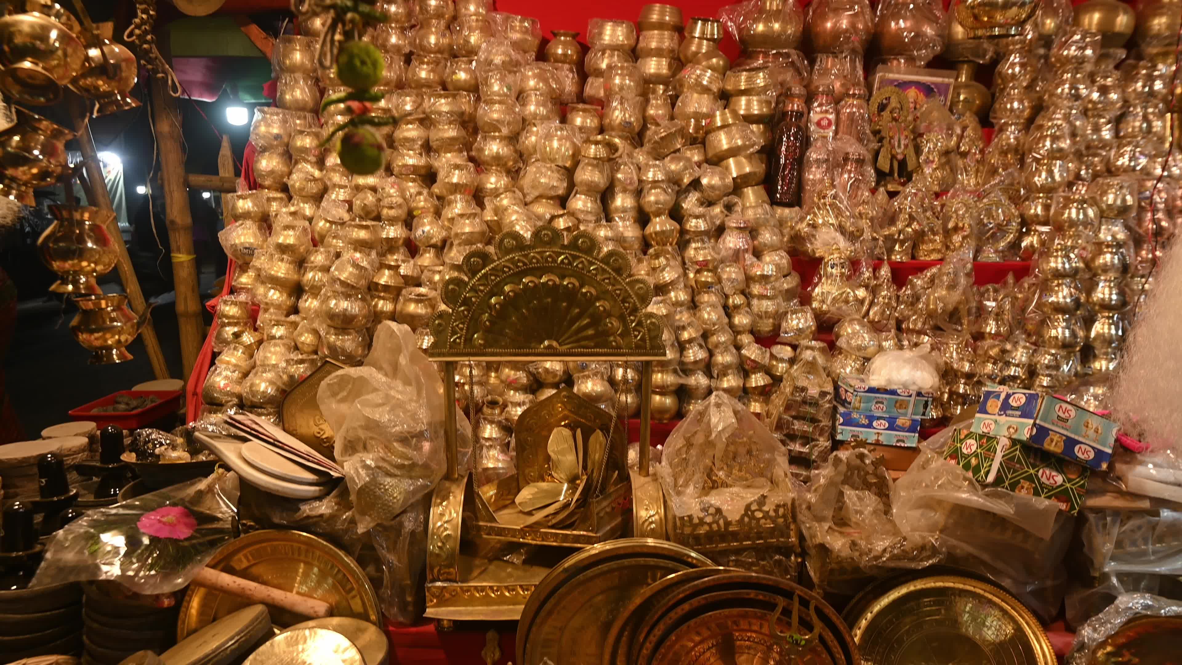 Metal utensils shop 