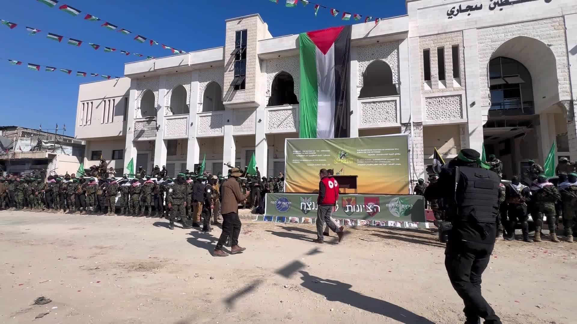 Hamas hands over 4 Israeli soldier hostages to Red Cross in 2nd swap