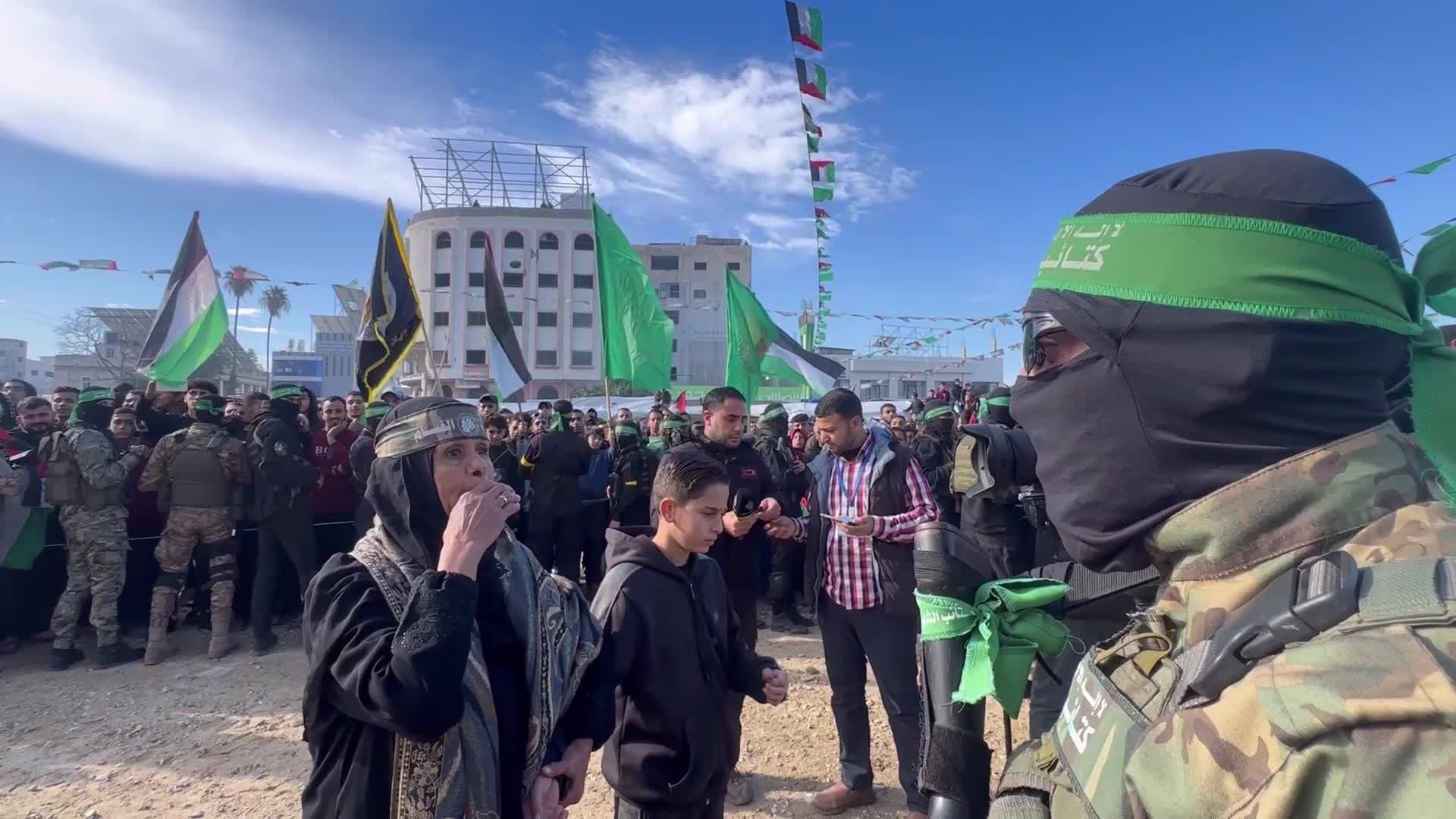 Hamas hands over 4 Israeli soldier hostages to Red Cross in 2nd swap