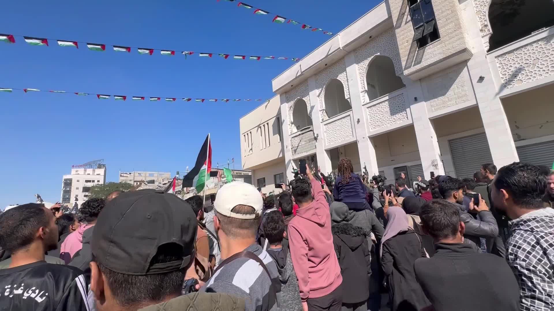 Hamas hands over 4 Israeli soldier hostages to Red Cross in 2nd swap