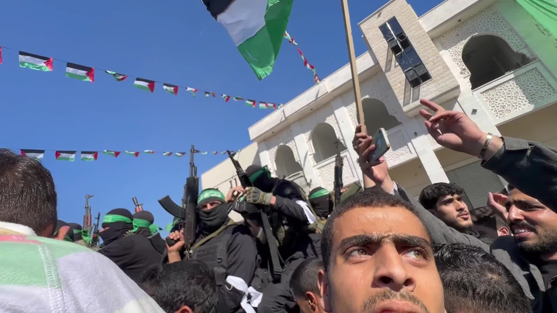 Hamas hands over 4 Israeli soldier hostages to Red Cross in 2nd swap