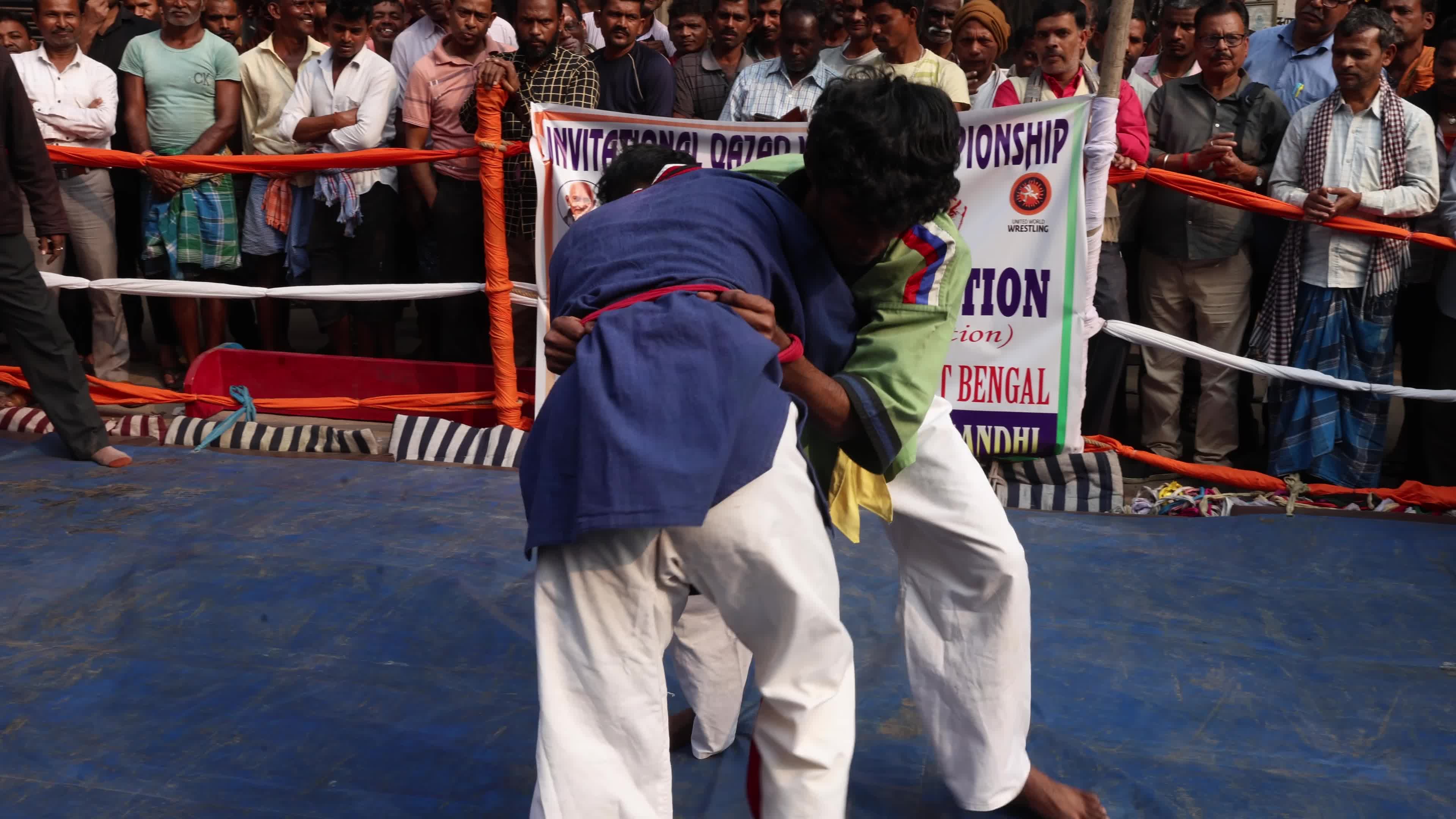Wrestling on Road In Kolkata, India
