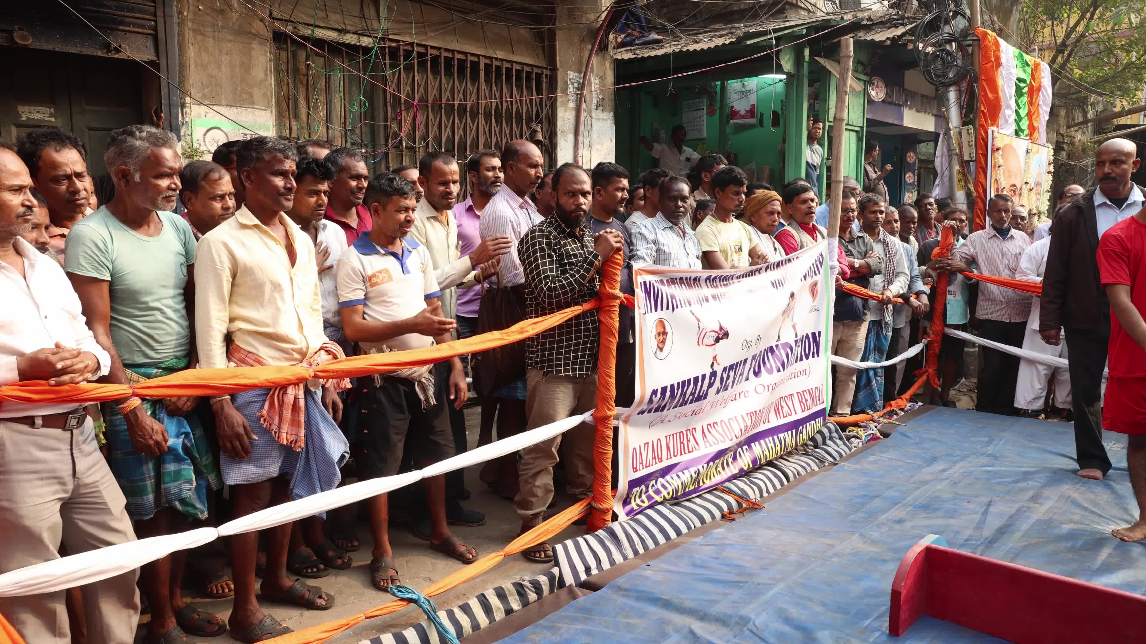 Wrestling on Road In Kolkata, India