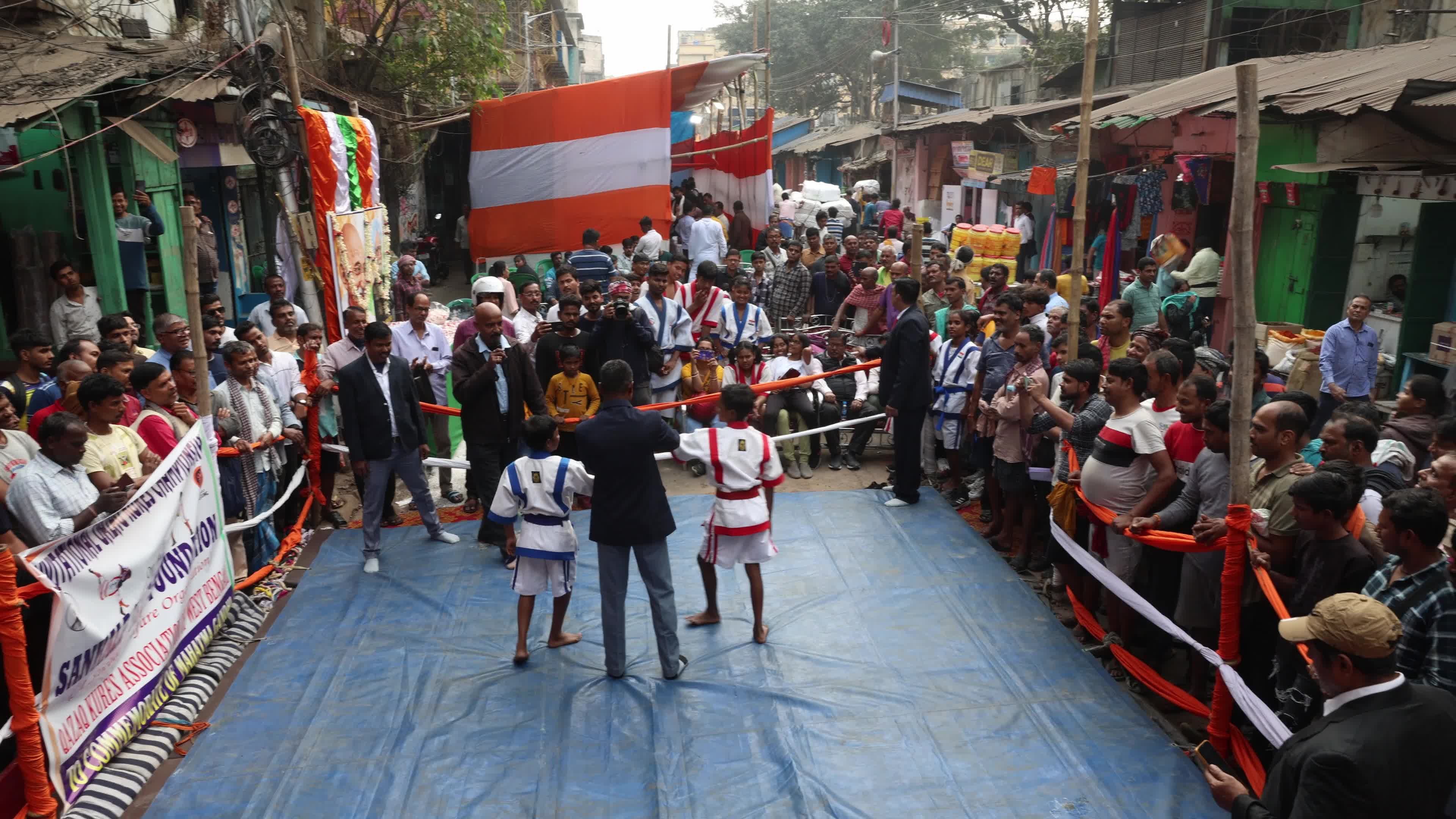 Wrestling on Road In Kolkata, India