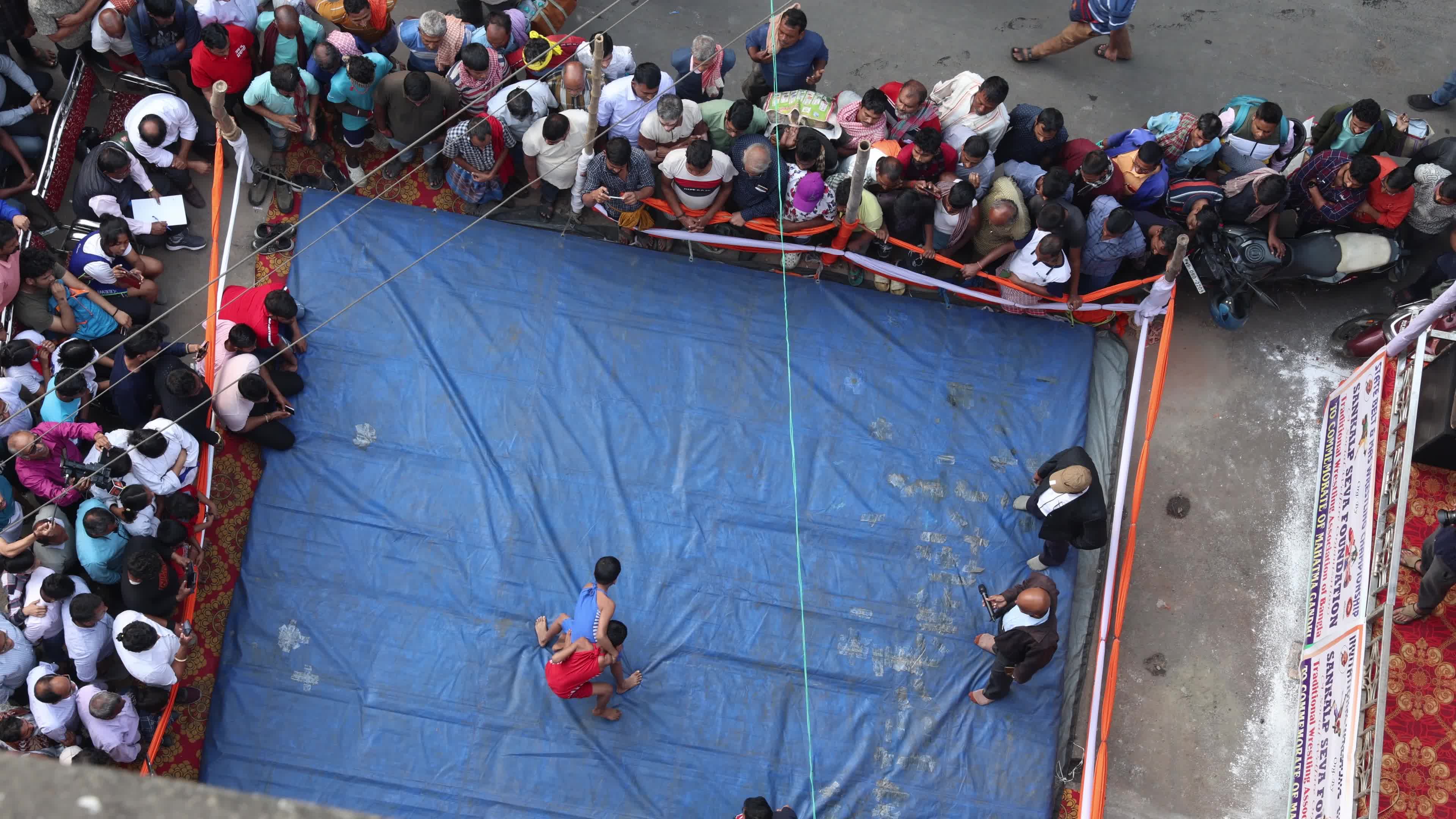 Wrestling on Road In Kolkata, India