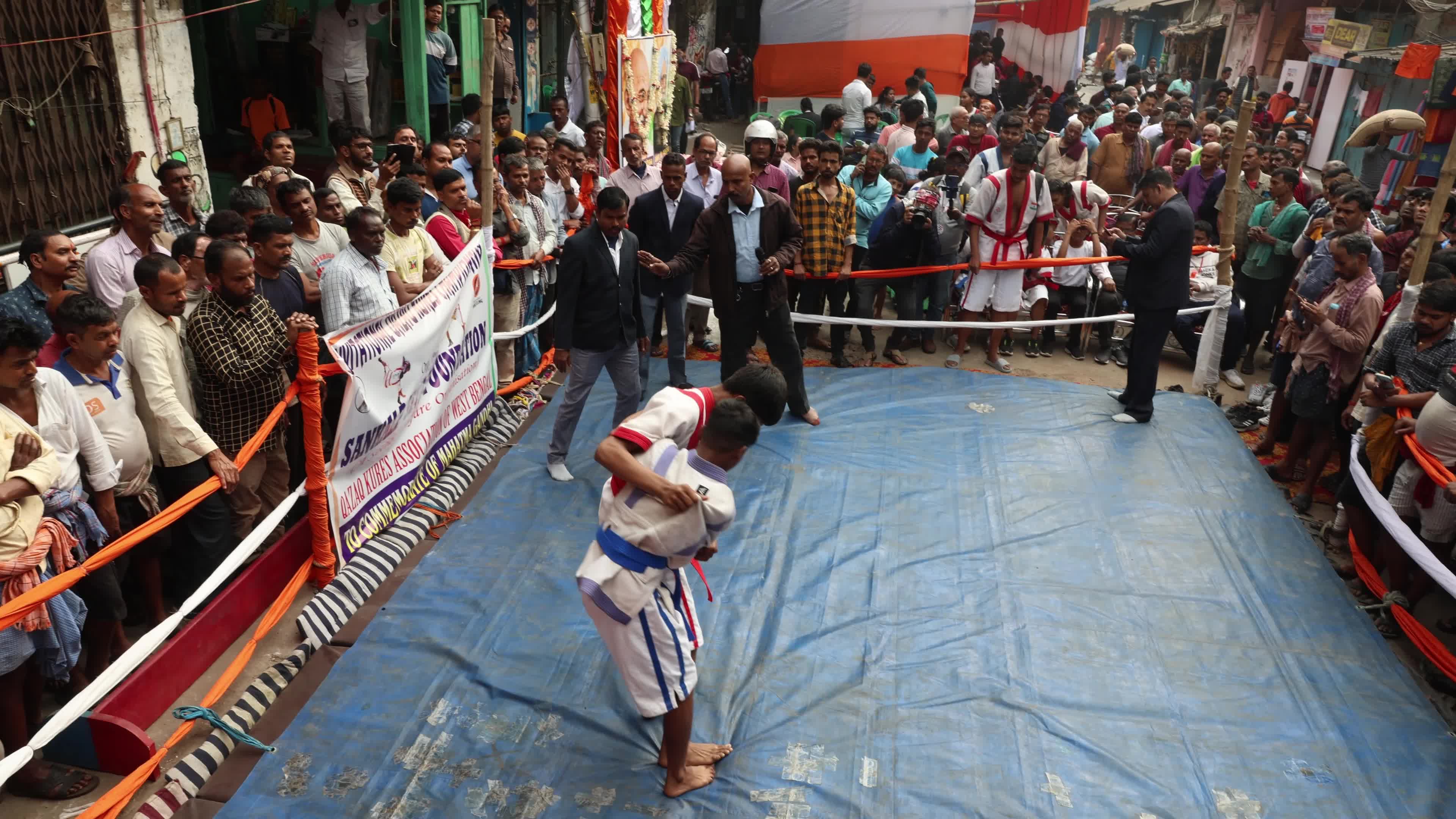 Wrestling on Road In Kolkata, India