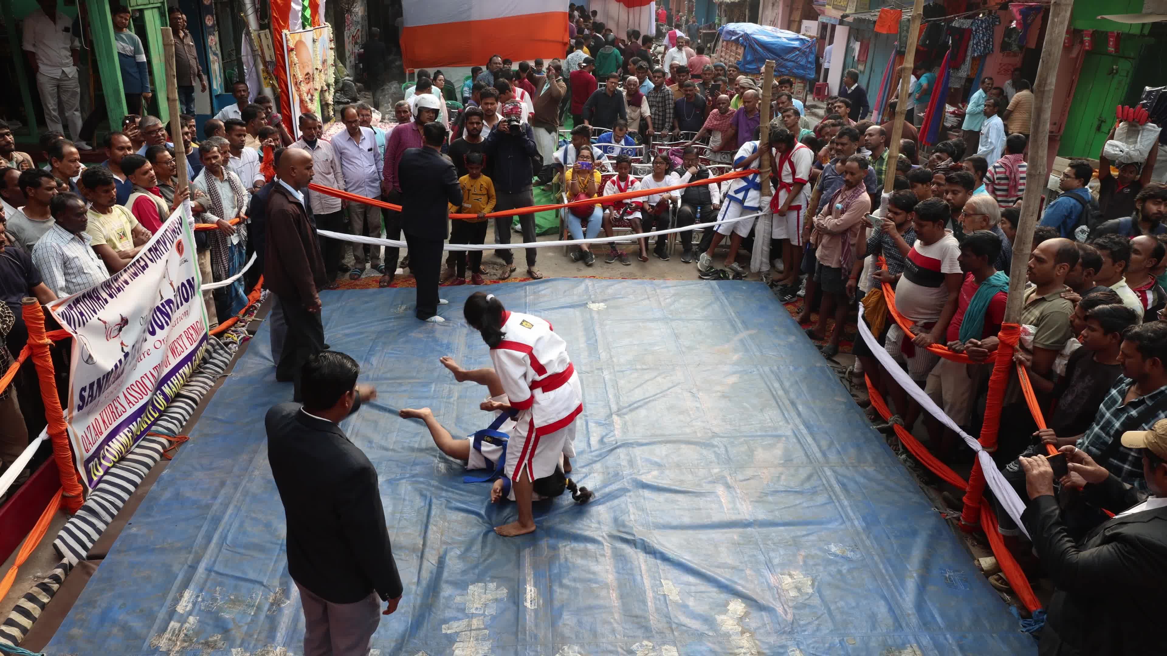 Wrestling on Road In Kolkata, India